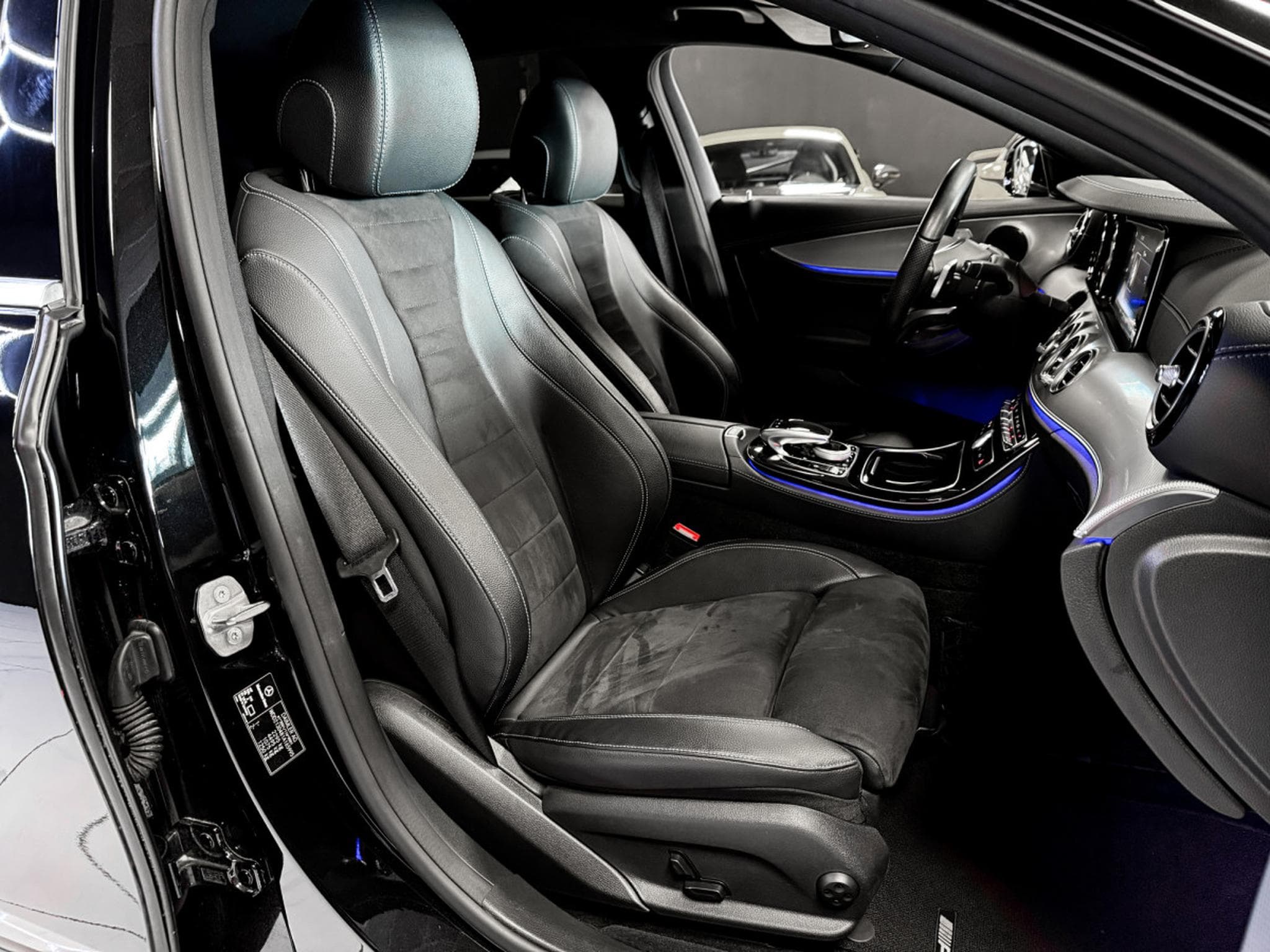 Mercedes E 300 Limousine (2017) - Photo 10
