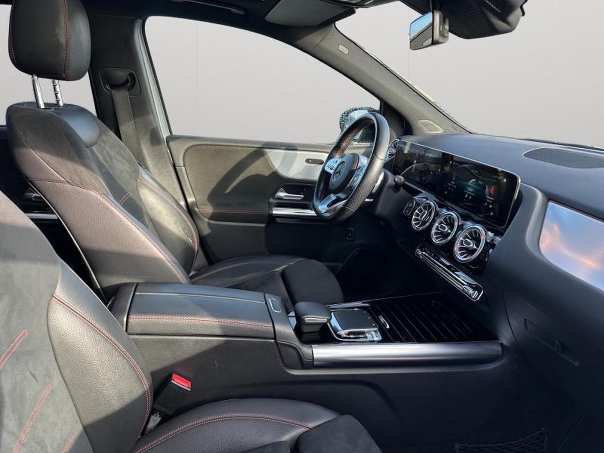 Mercedes B 200 AMG LINE Premium / Essence (2019) - Photo 10