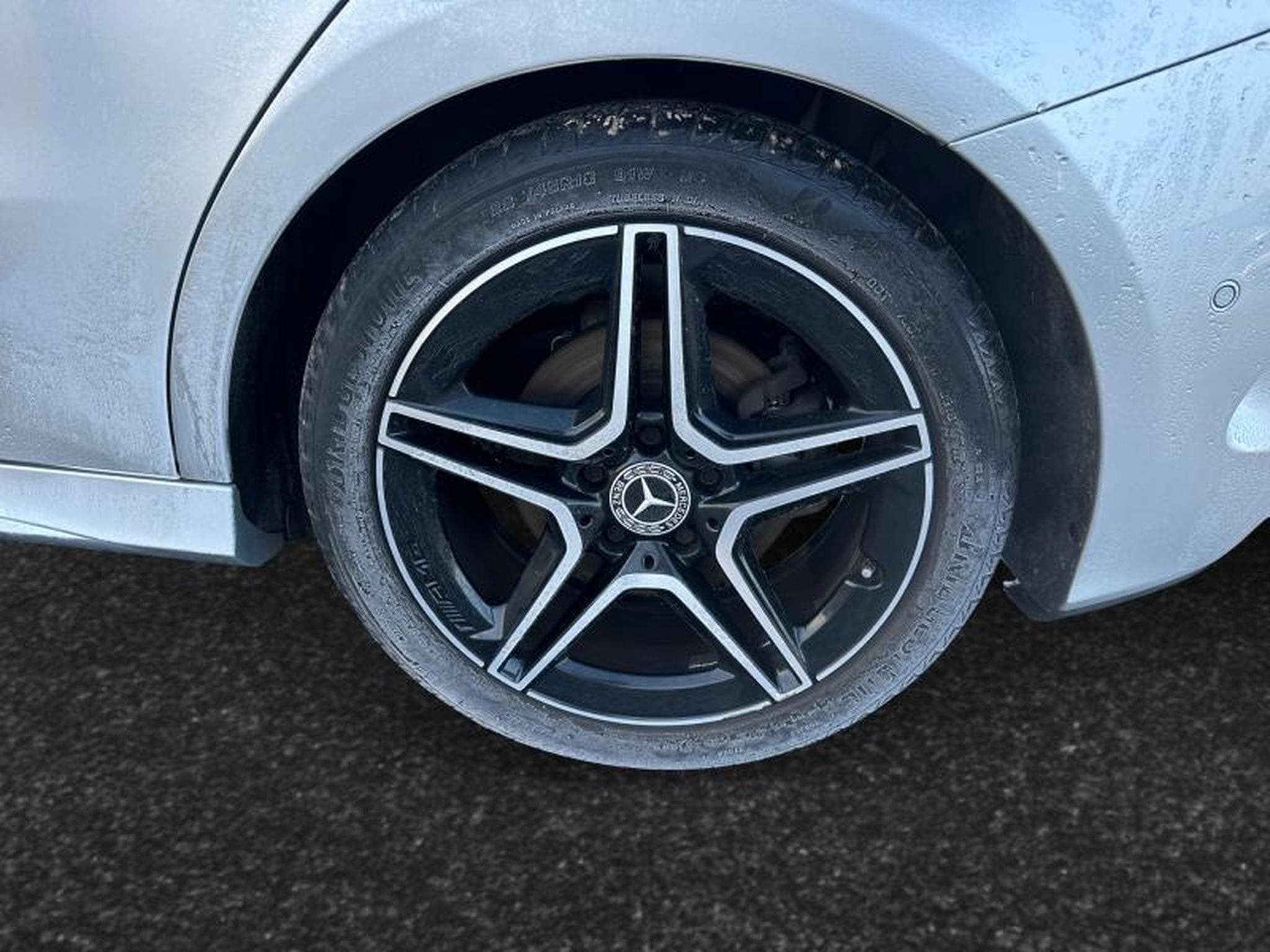 Mercedes B 200 AMG LINE Premium / Essence (2019) - Photo 29