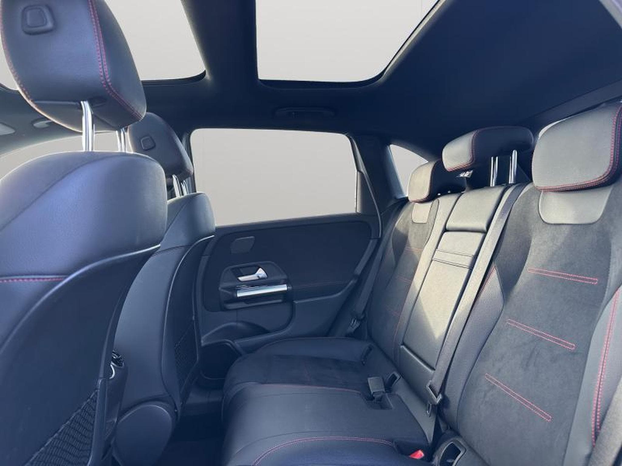 Mercedes B 200 AMG LINE Premium / Essence (2019) - Photo 31