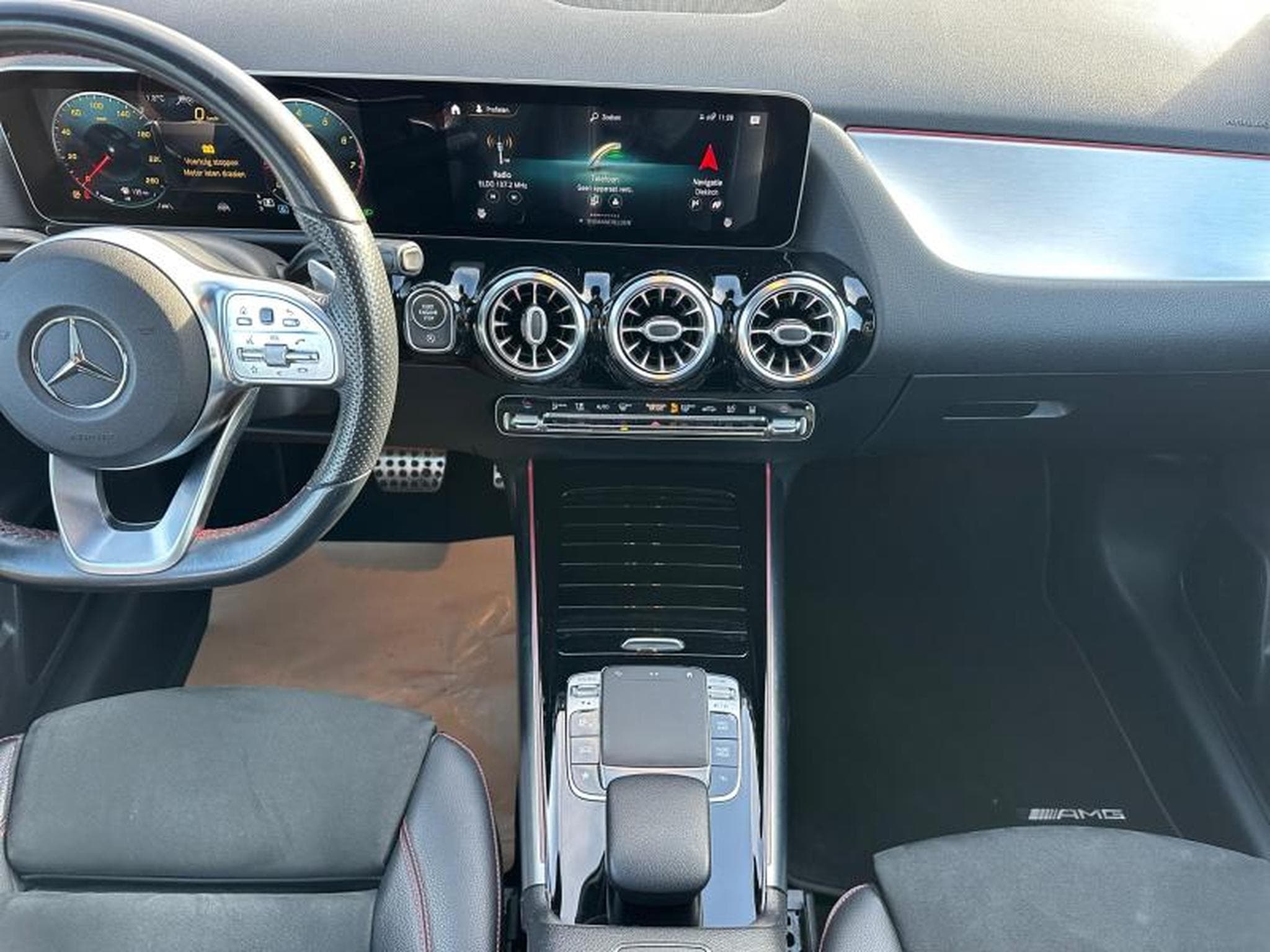 Mercedes B 200 AMG LINE Premium / Essence (2019) - Photo 33