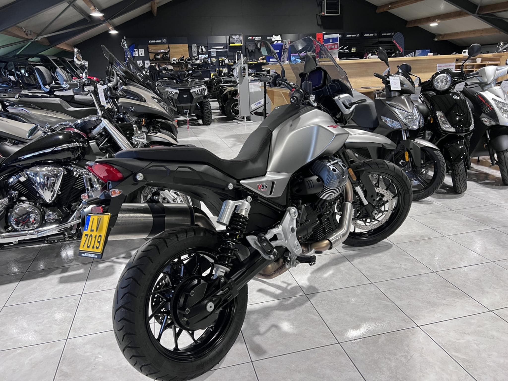 Moto Guzzi V85 TT  Strada (2025) - Photo 4