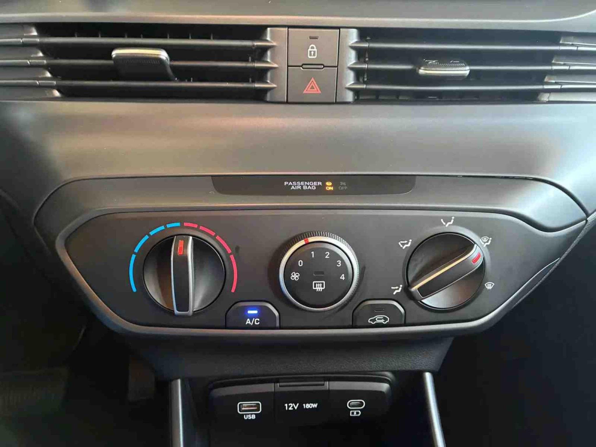 Hyundai Bayon 1.2 T-GDI 90 Wave (2025) - Photo 18