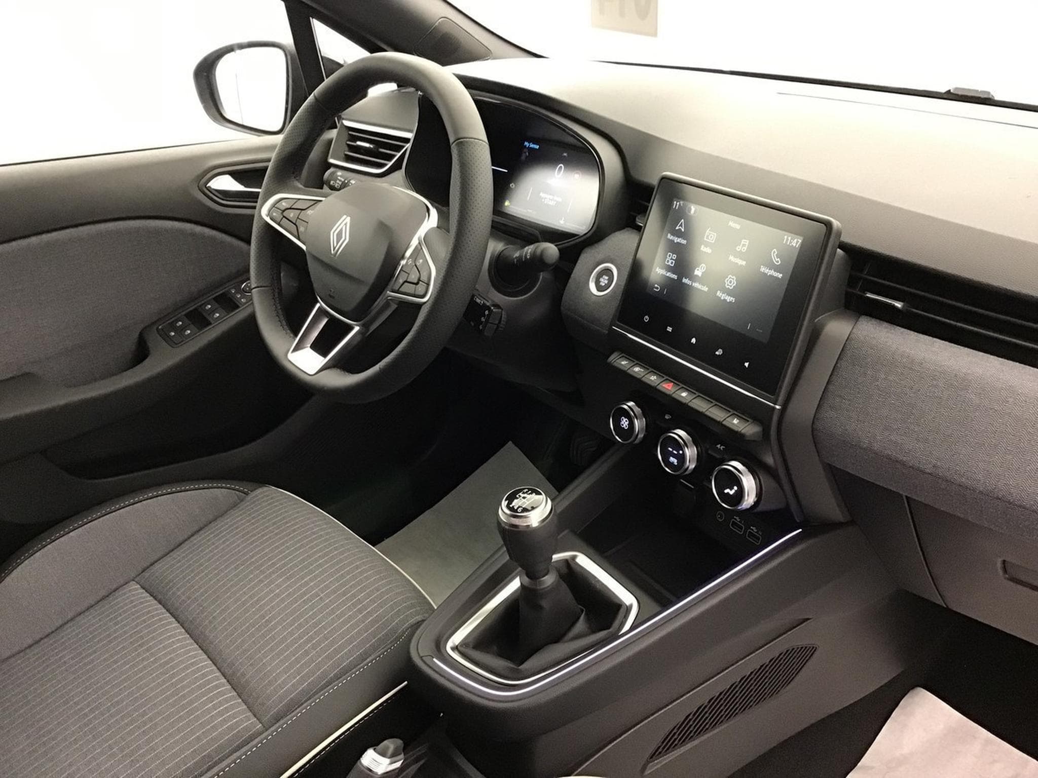 Renault Clio 1.0 TCE 90 Techno (2025) - Photo 24