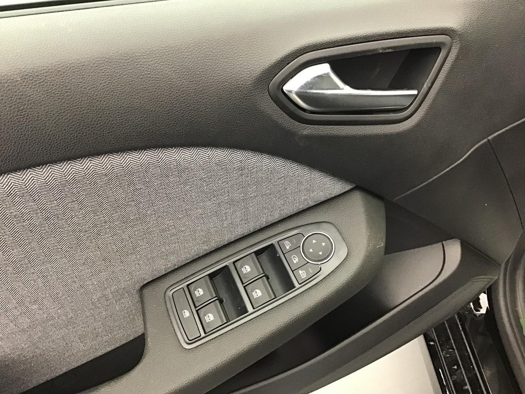 Renault Clio 1.0 TCE 90 Techno (2025) - Photo 25