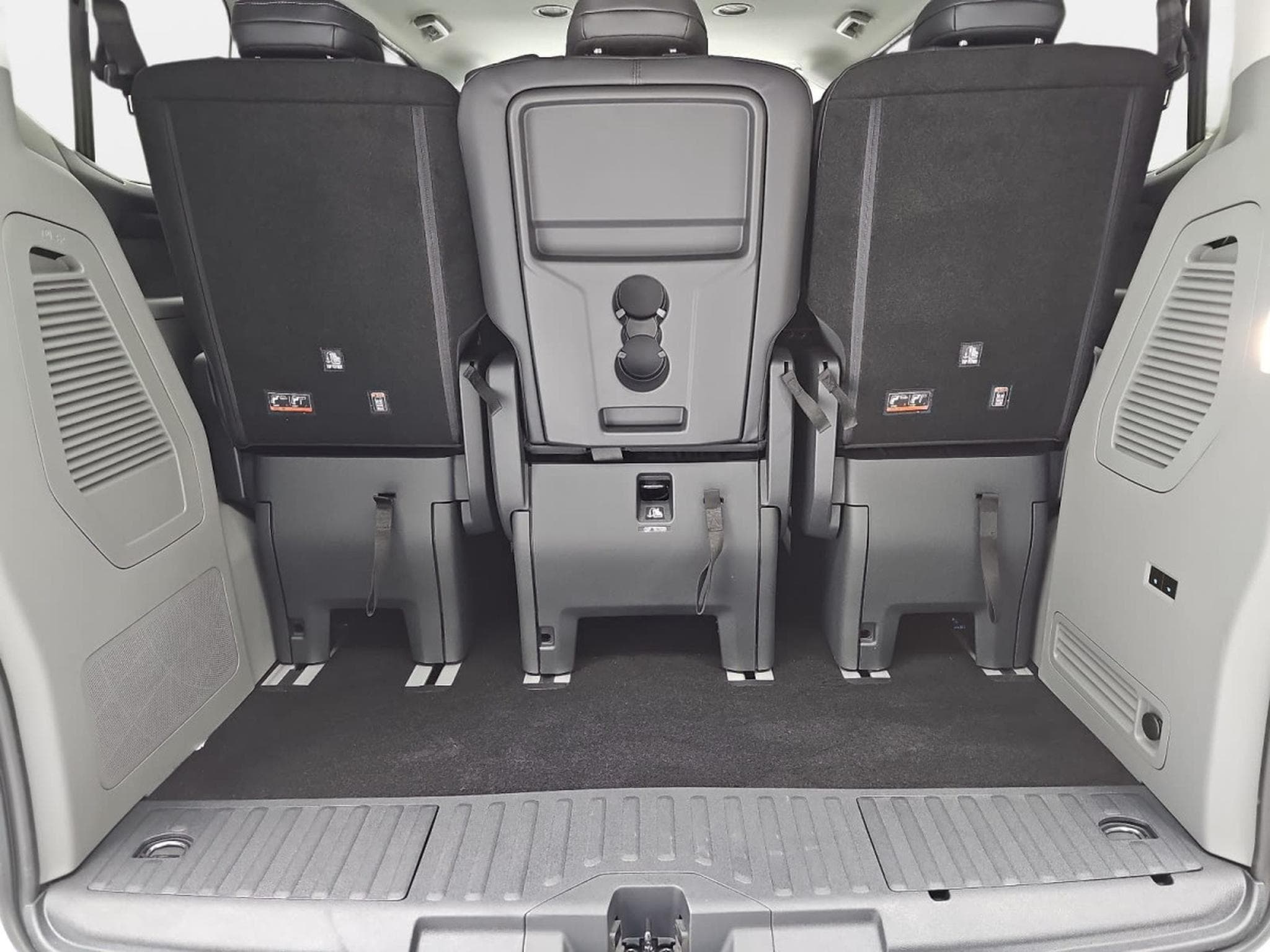 Ford Tourneo 2.0 TDCI ECOBLUE 170 L1 Titanium X (2026) - Photo 12