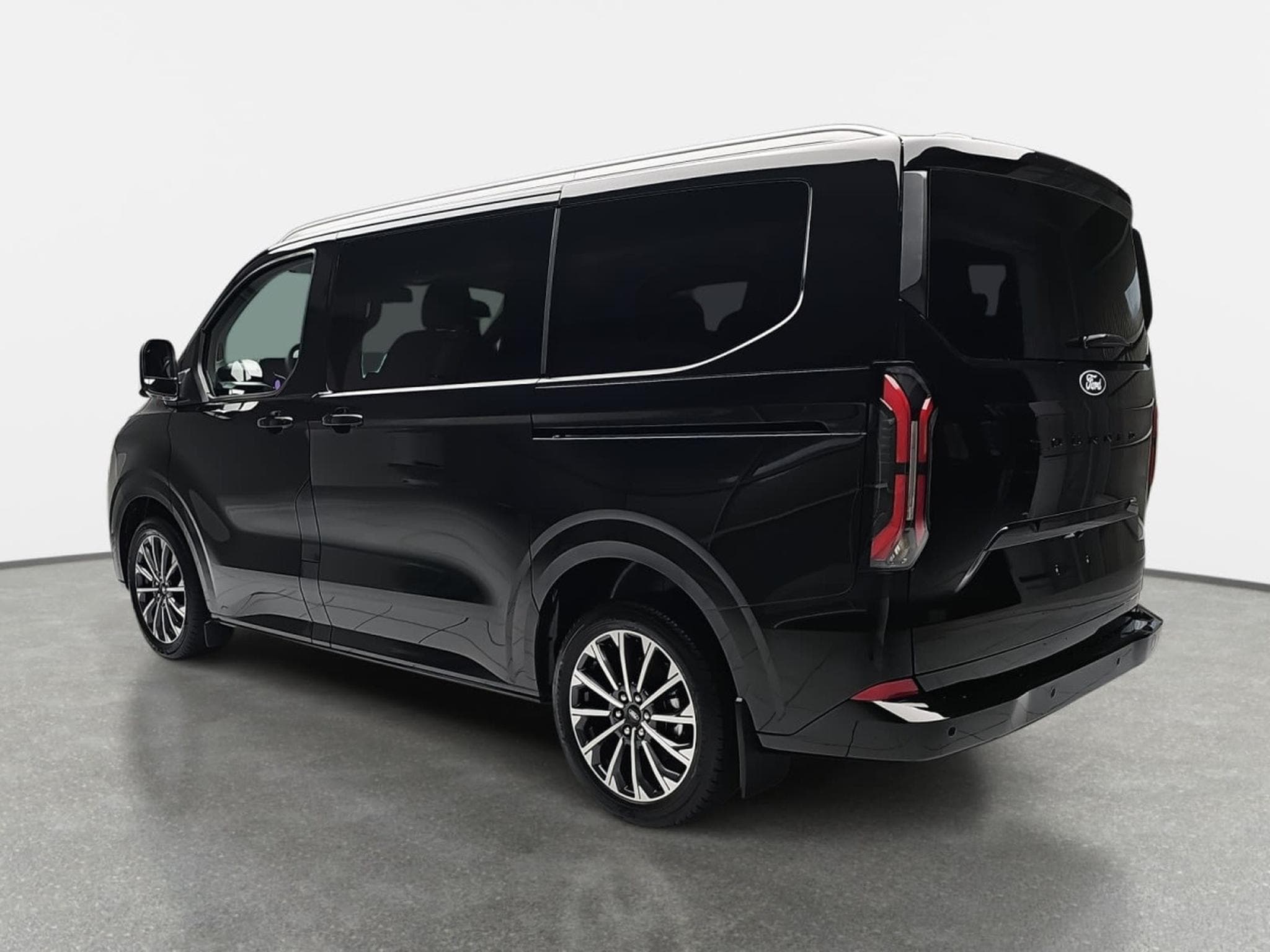 Ford Tourneo 2.0 TDCI ECOBLUE 170 L1 Titanium X (2026) - Photo 5