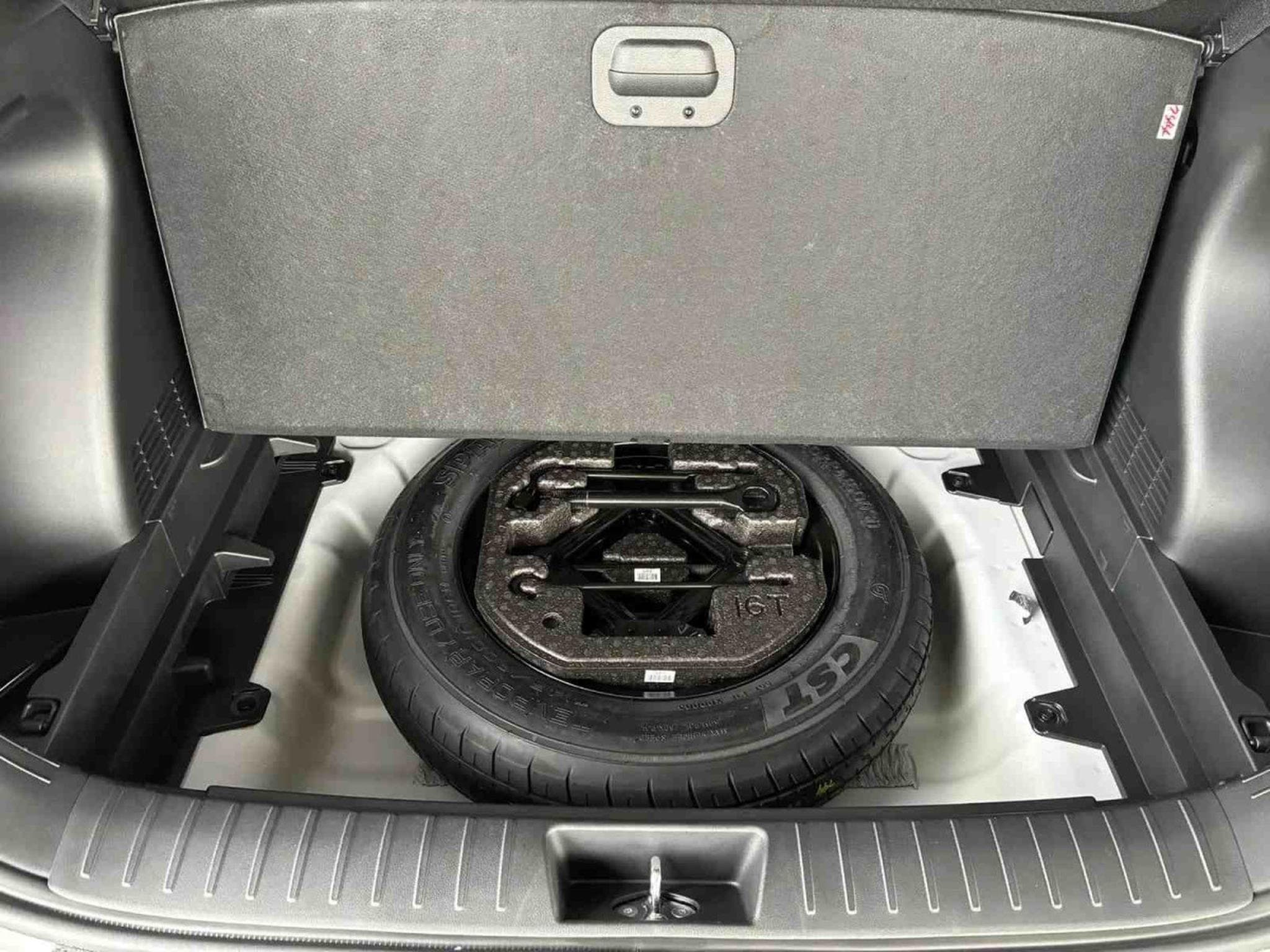 Hyundai Kona 1.0 T-GDI 101 Confort (2025) - Photo 10