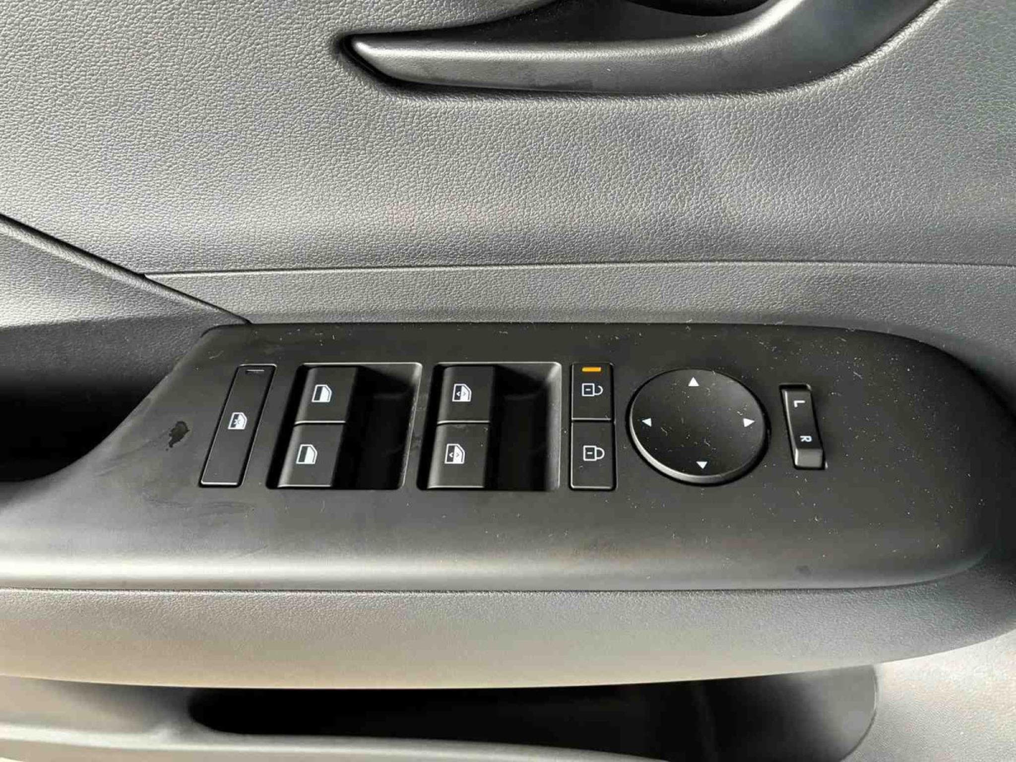 Hyundai Kona 1.0 T-GDI 101 Confort (2025) - Photo 23