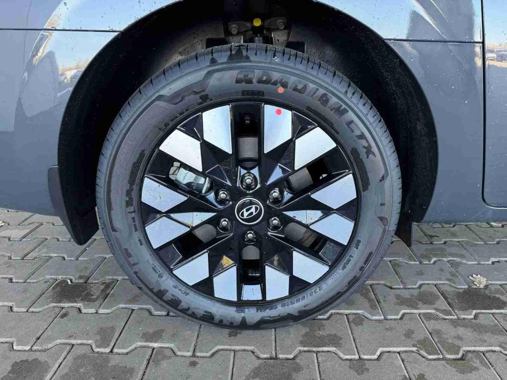 Hyundai Staria 1.6 T-GDI HEV 225 Luxury (2025) - Photo 5