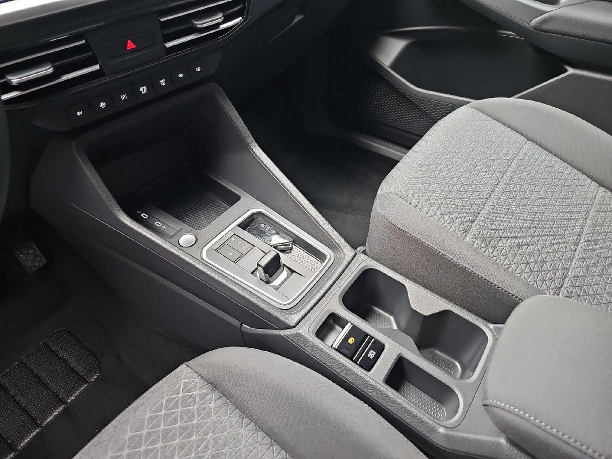 Ford Tourneo 1.5 EB PHEV Auto 150 Grand Titanium (2025) - Photo 11