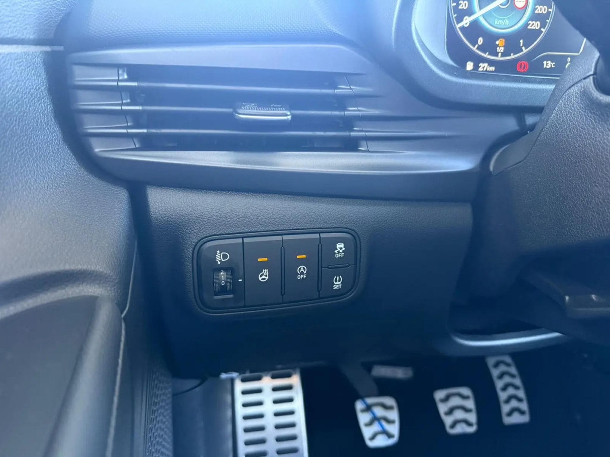 Hyundai Bayon 1.0 T-GDI 101 Premium (2026) - Photo 17