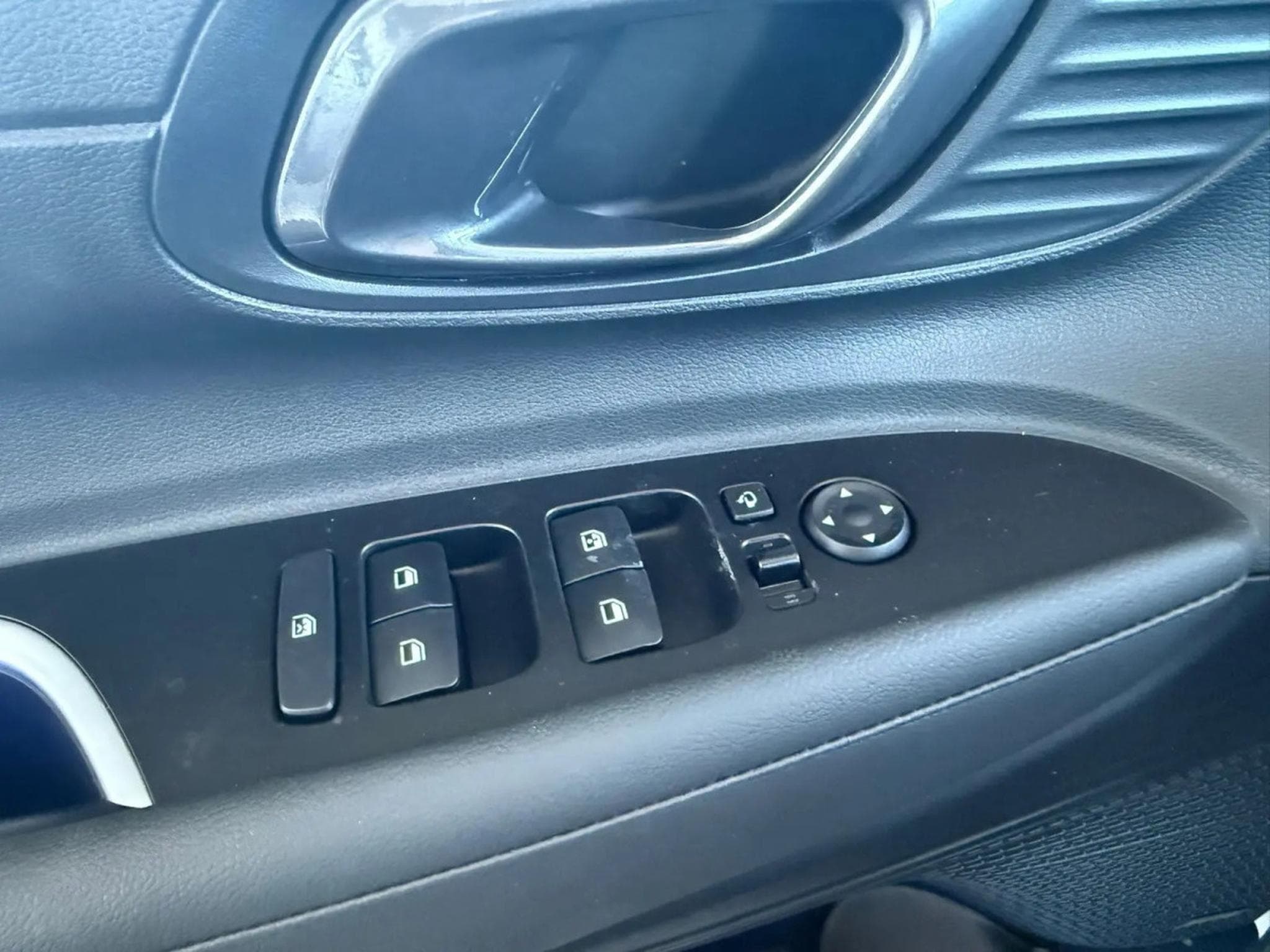 Hyundai Bayon 1.0 T-GDI 101 Premium (2026) - Photo 19