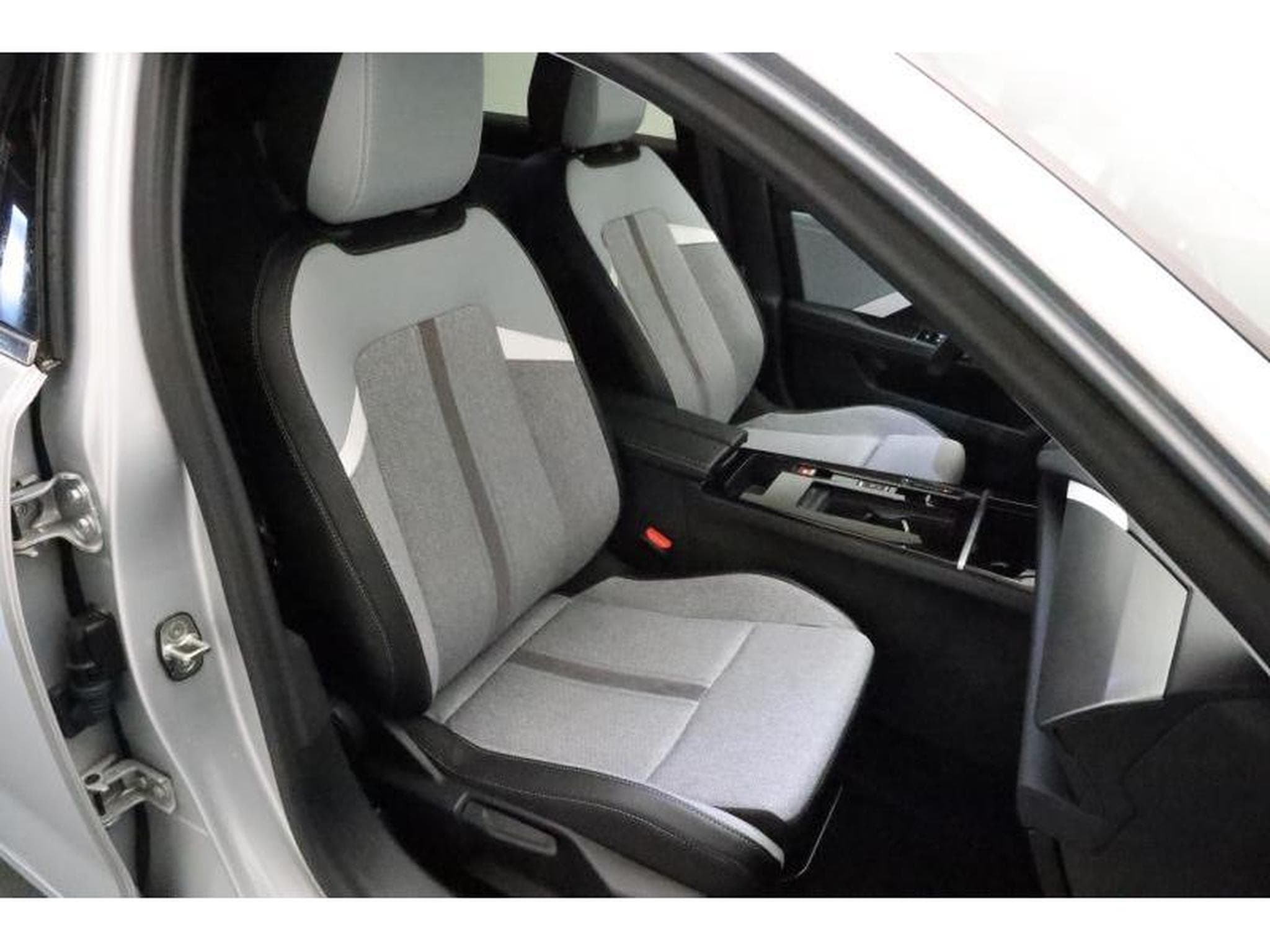 Opel Astra L Elegance (2024) - Foto 12