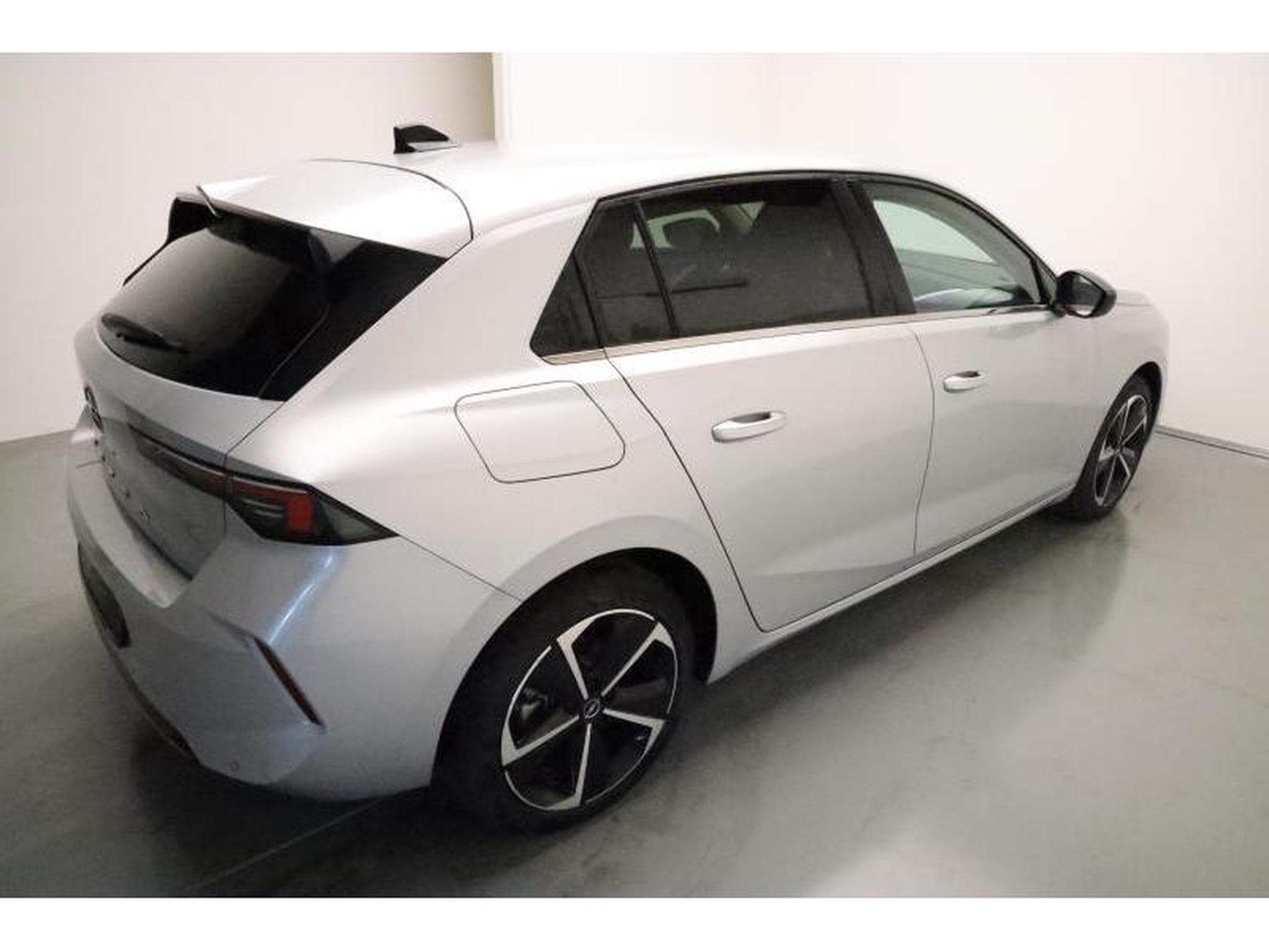 Opel Astra L Elegance (2024) - Foto 17