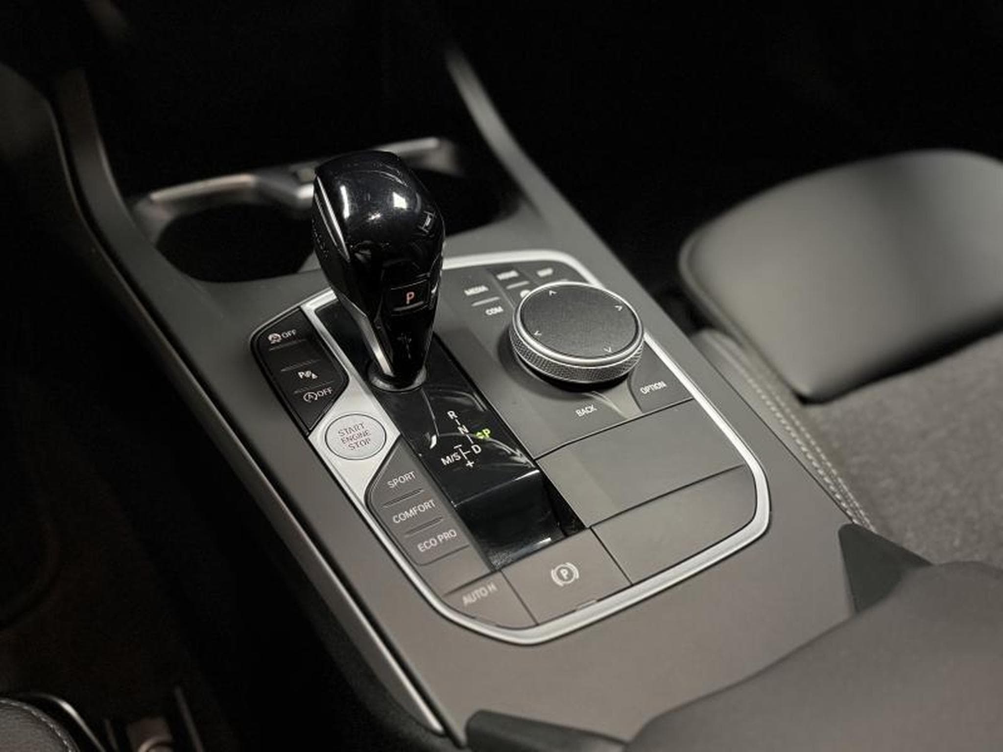 BMW 116 ADVANTAGE DKG7 (2023) - Foto 15