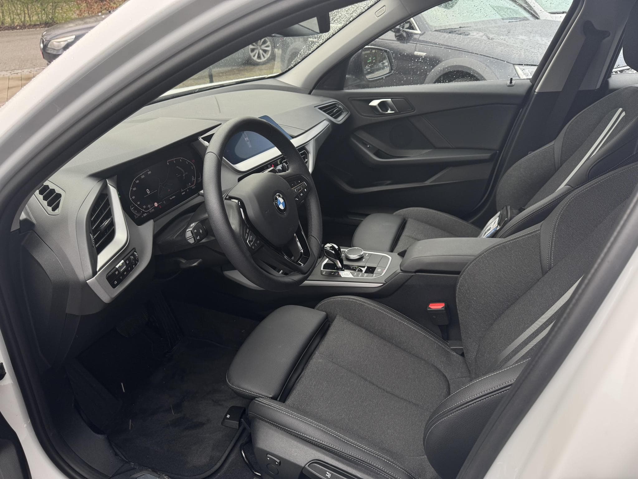 BMW 116 ADVANTAGE DKG7 (2023) - Photo 6