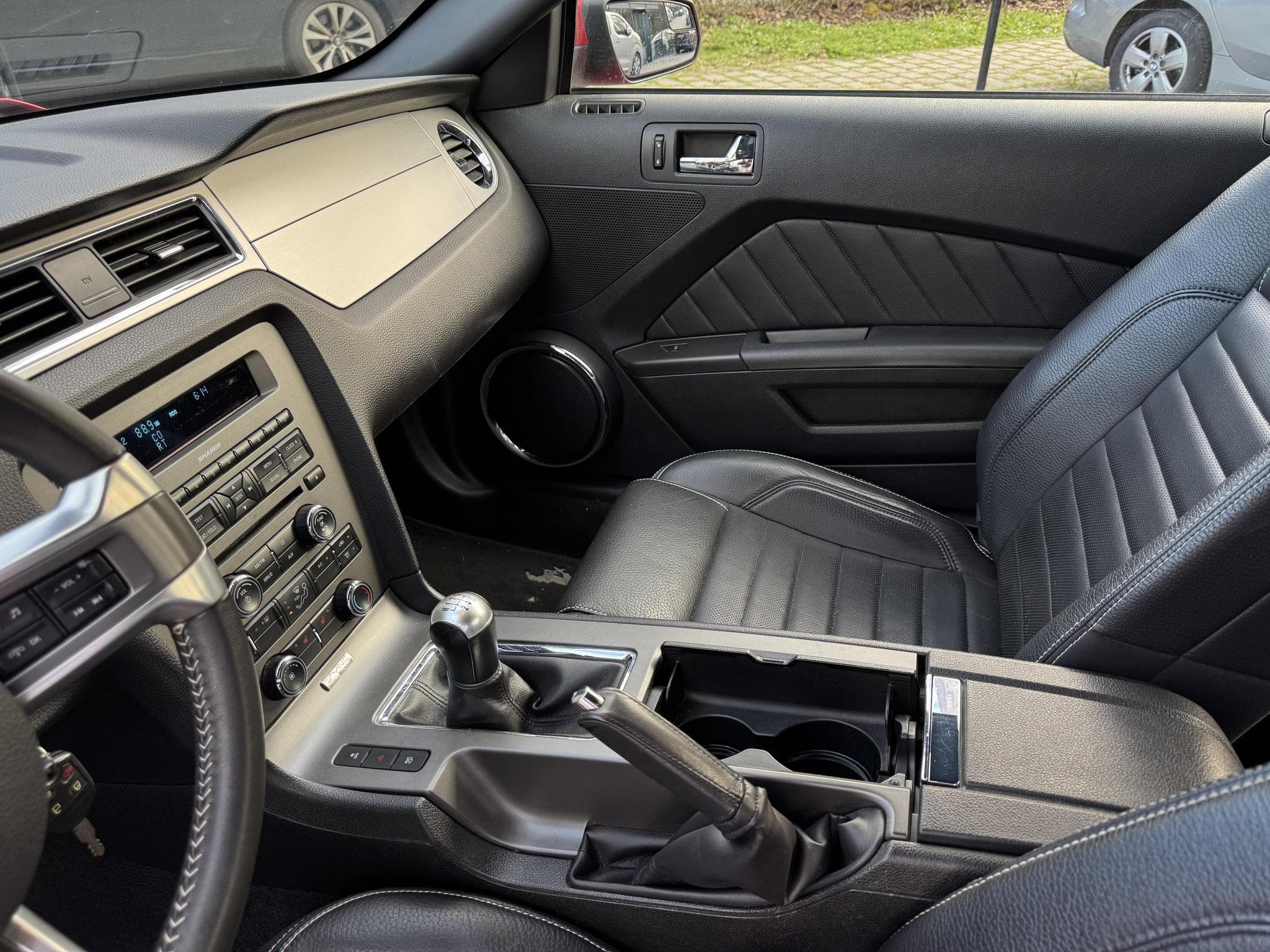 Ford Mustang V6 COUPE (2012) - Photo 10