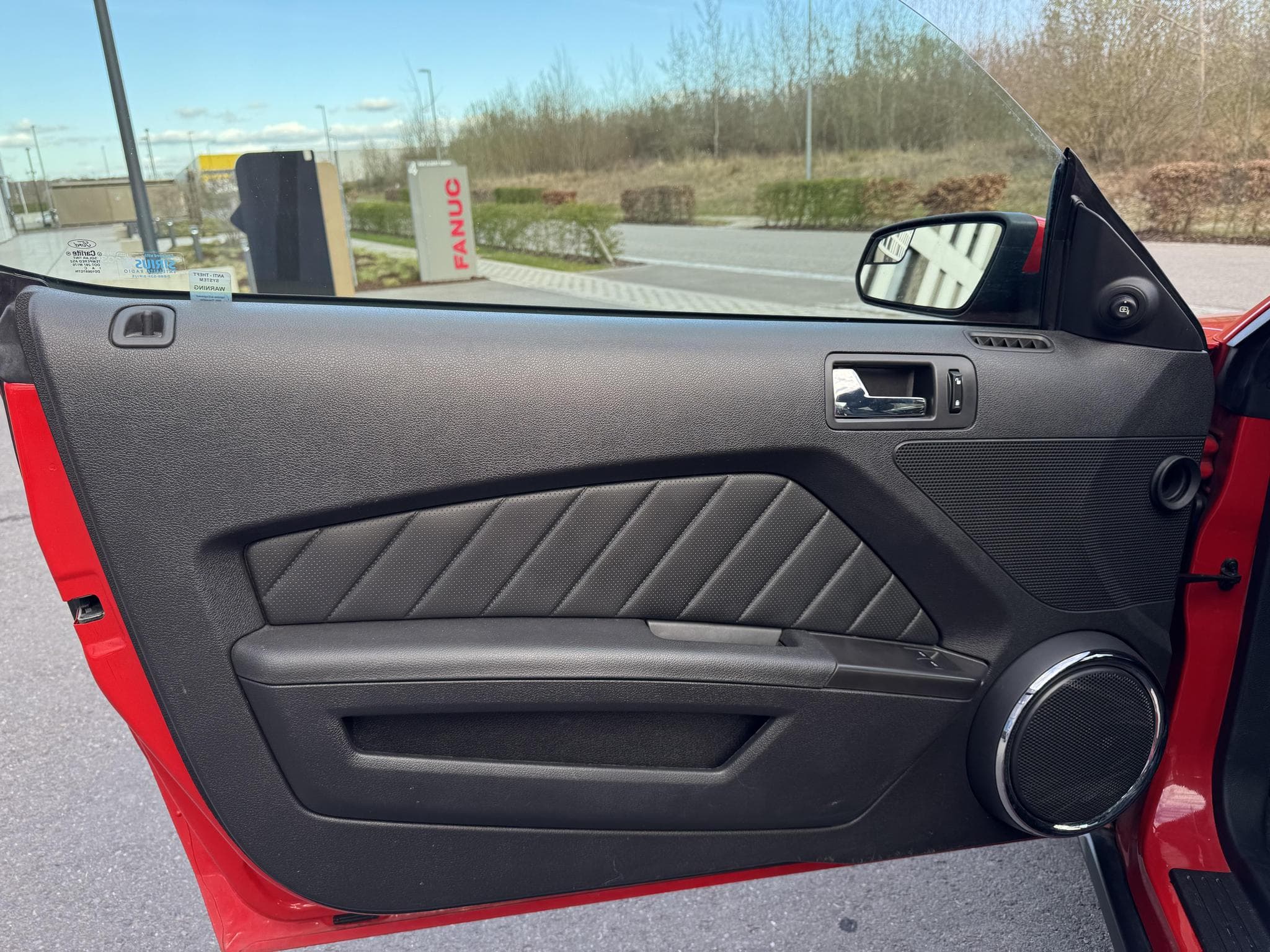 Ford Mustang V6 COUPE (2012) - Photo 12