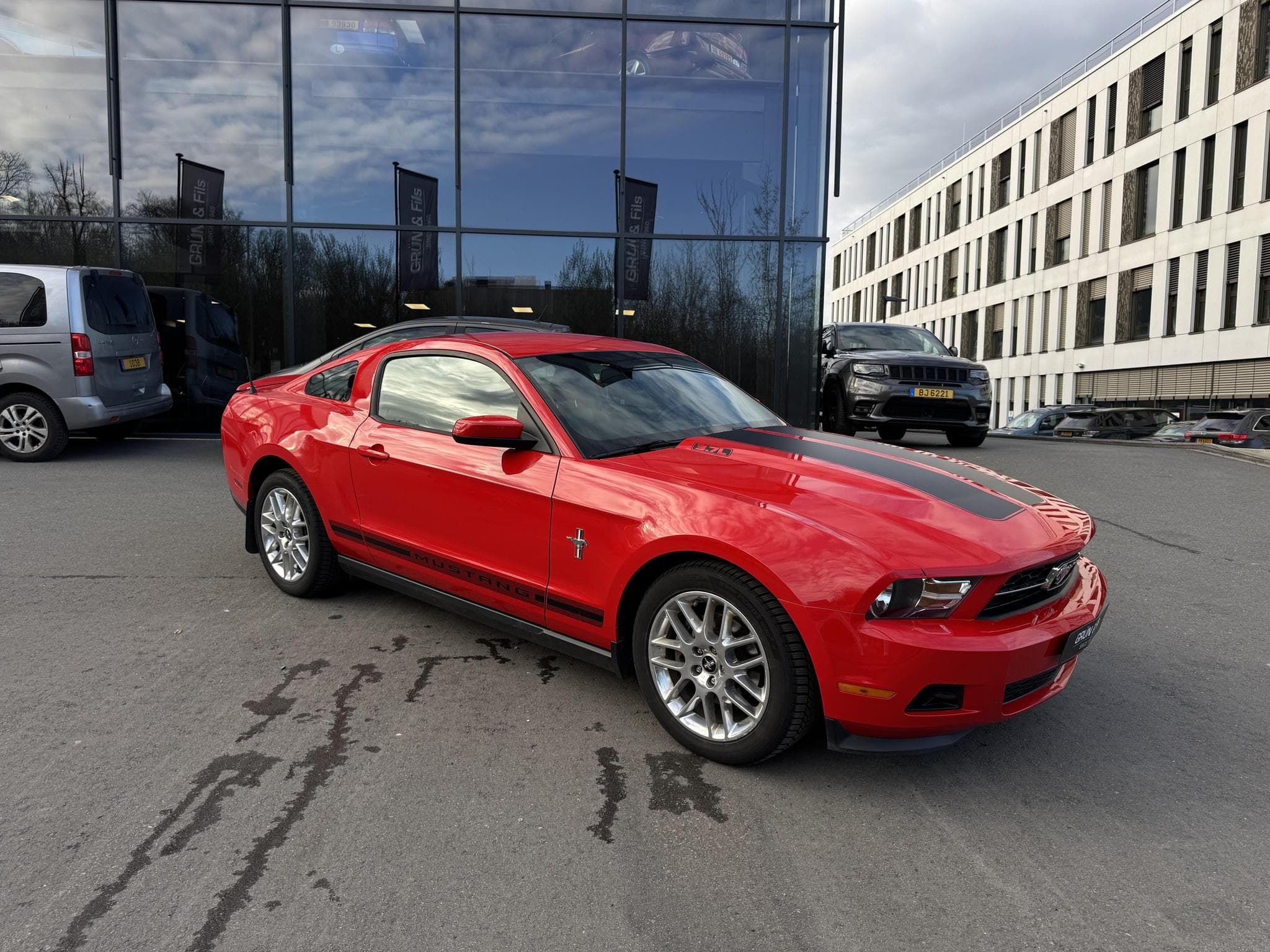Ford Mustang V6 COUPE (2012) - Photo 3