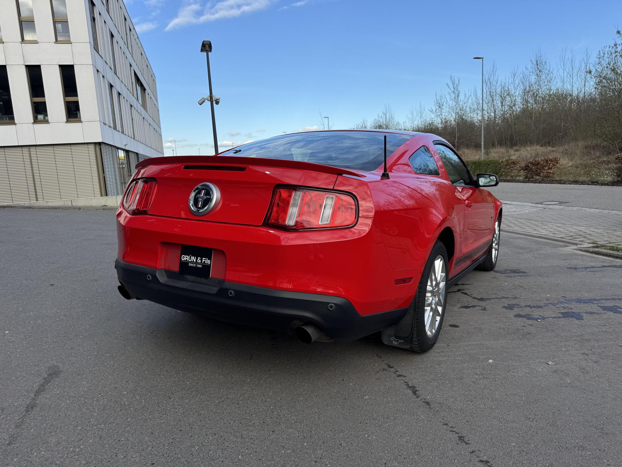 Ford Mustang V6 COUPE (2012) - Photo 4