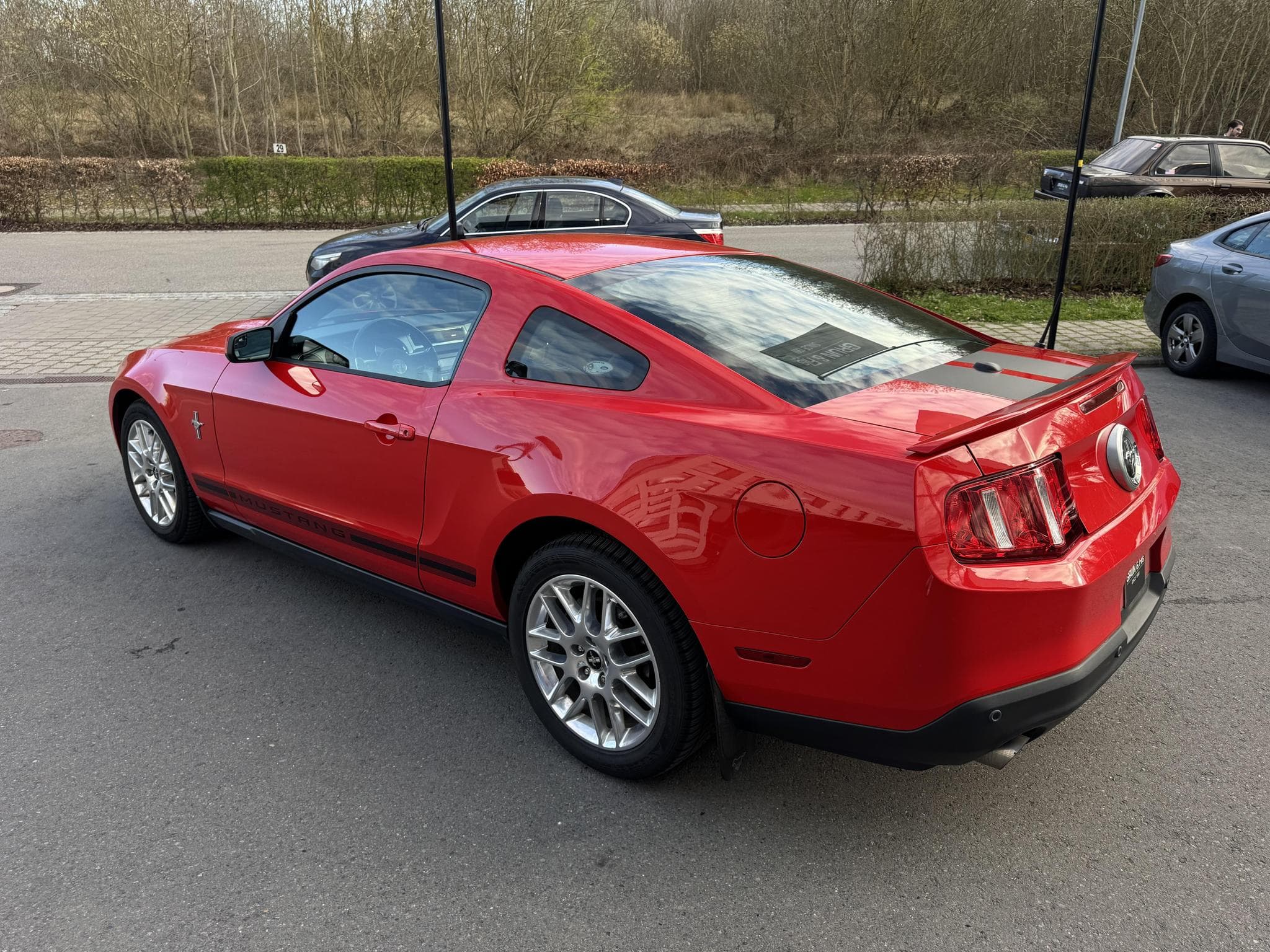 Ford Mustang V6 COUPE (2012) - Photo 6