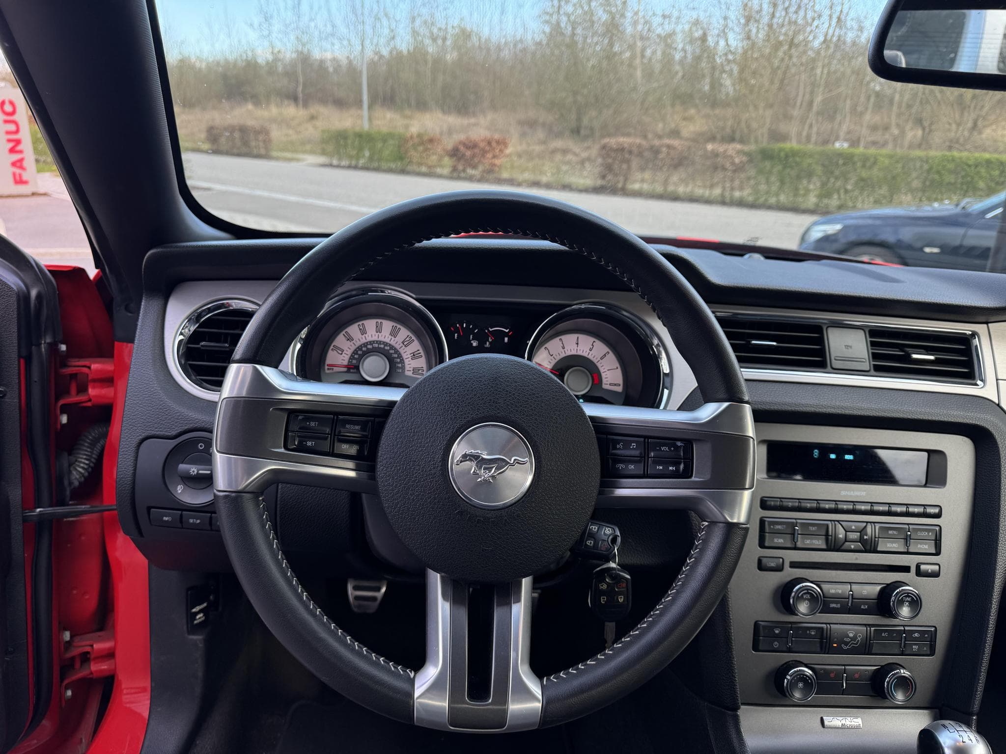 Ford Mustang V6 COUPE (2012) - Photo 8