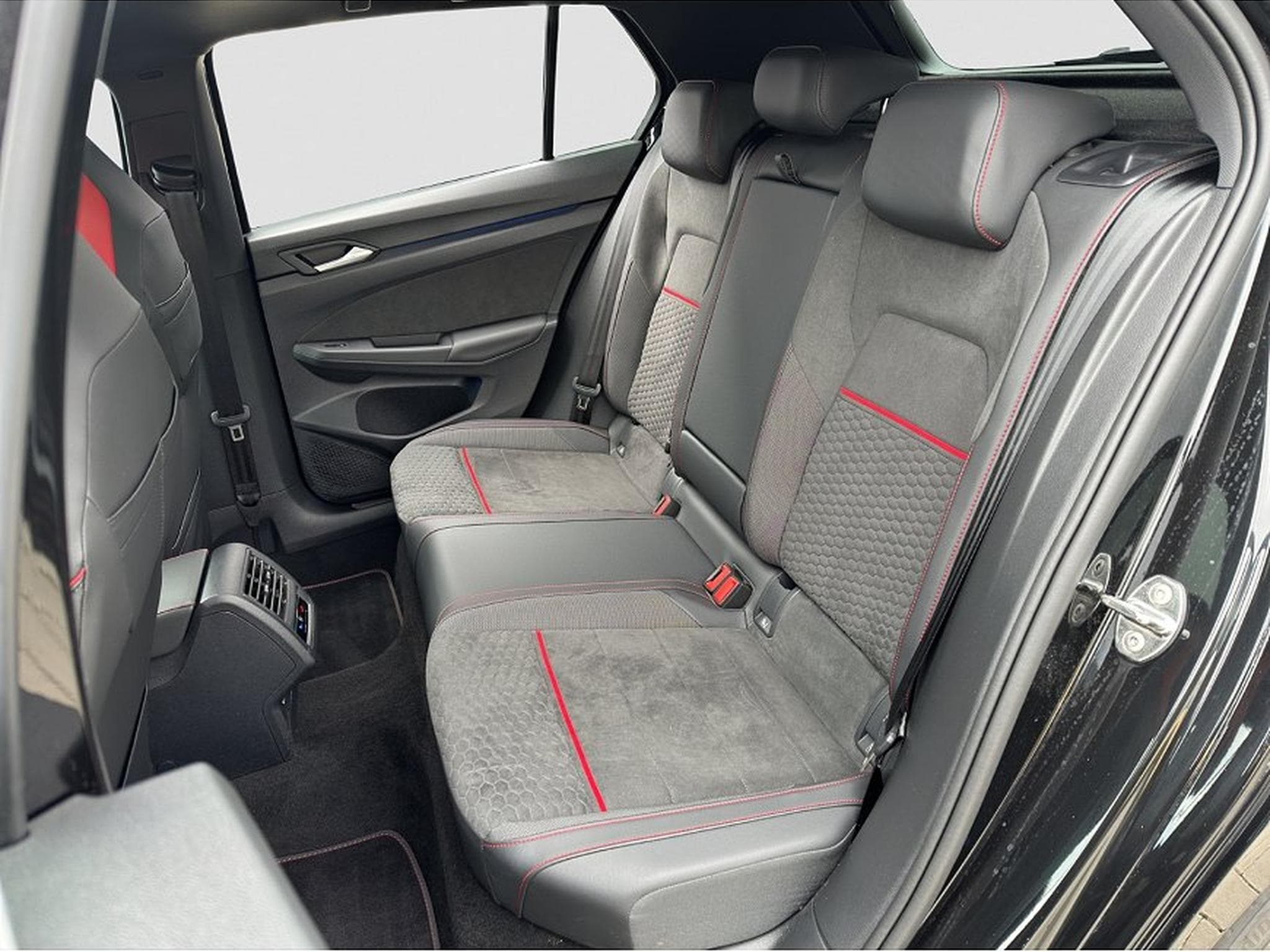 VW Golf (2025) - Photo 14