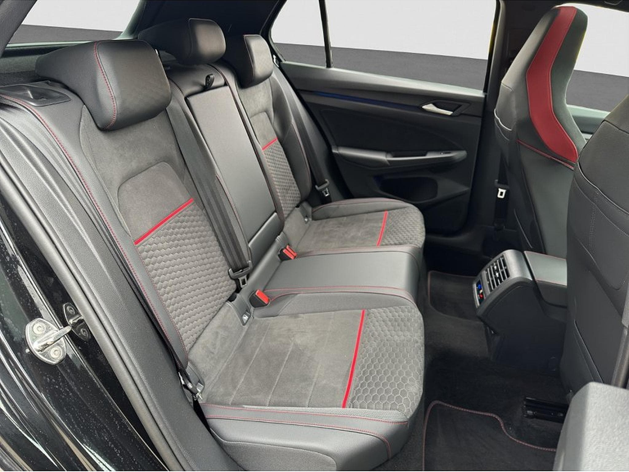 VW Golf (2025) - Photo 15