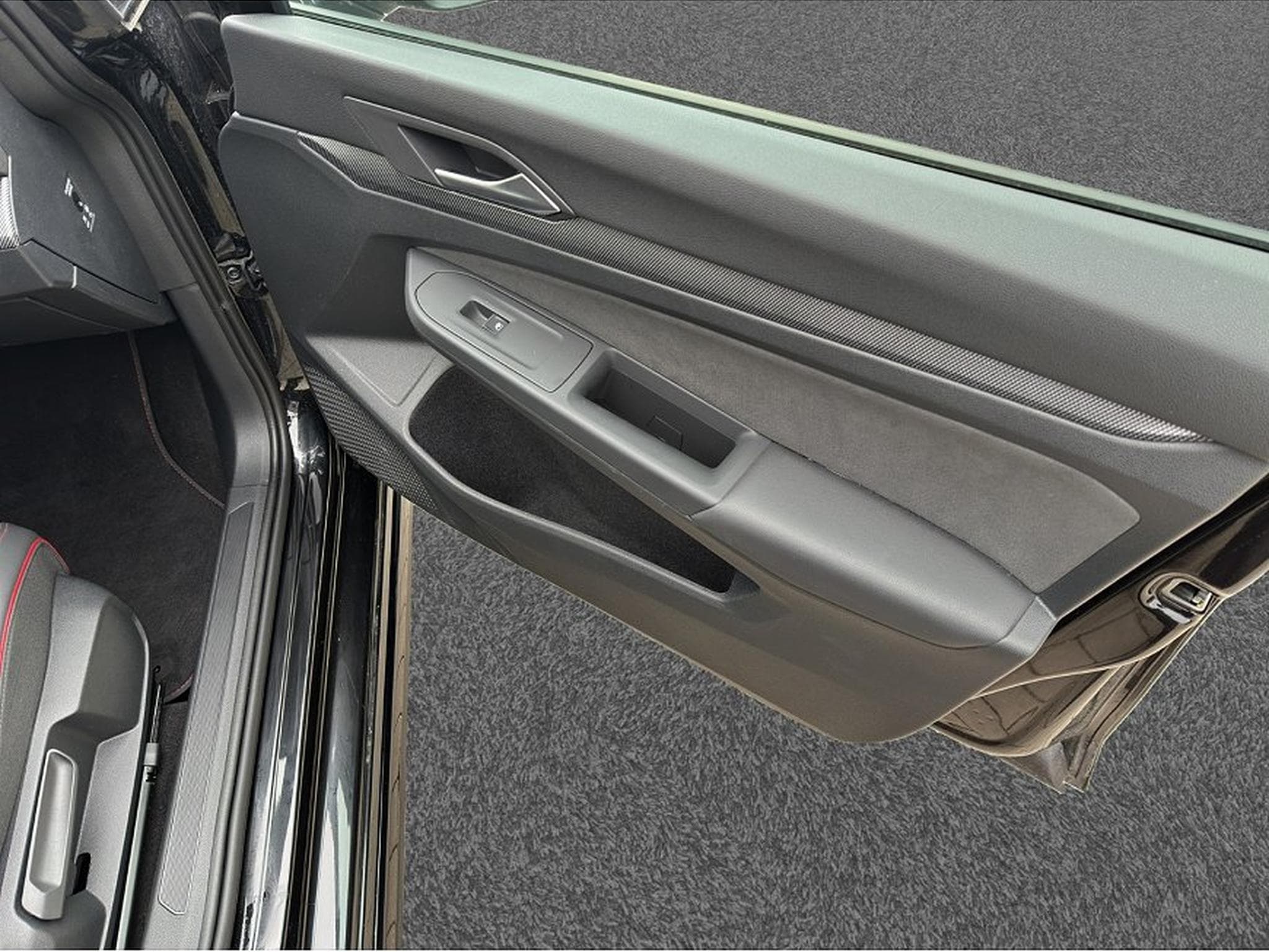 VW Golf (2025) - Photo 22