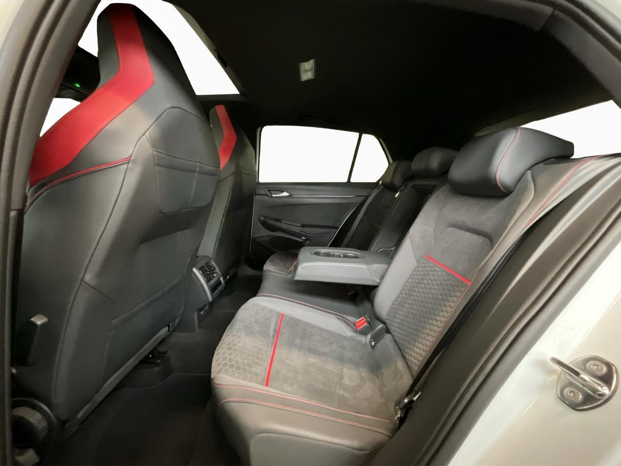 VW Golf Clubsport+DSG+Led+LM19 (2025) - Photo 16