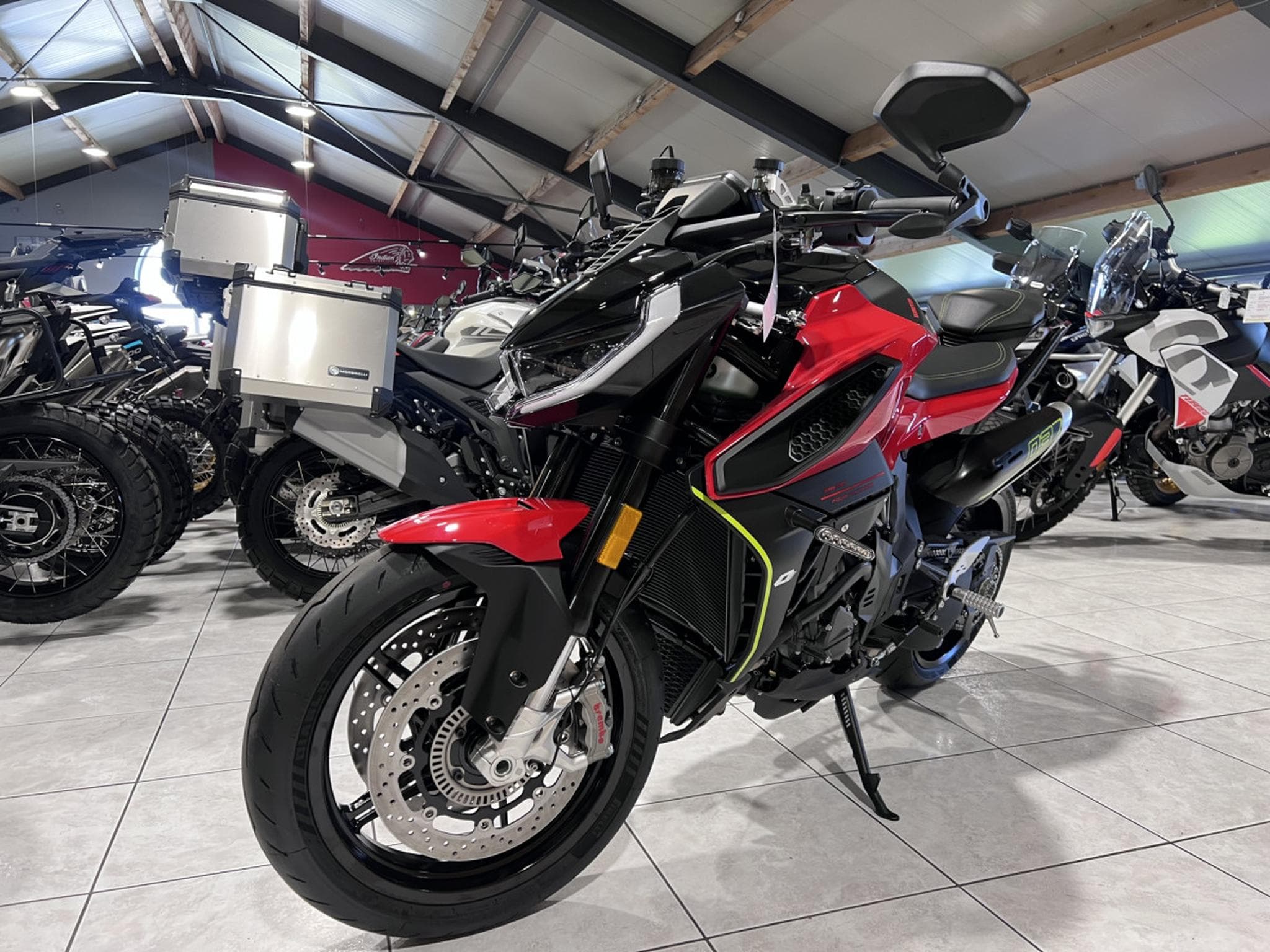 QJmotor SRK 921 (2026) - Foto 2