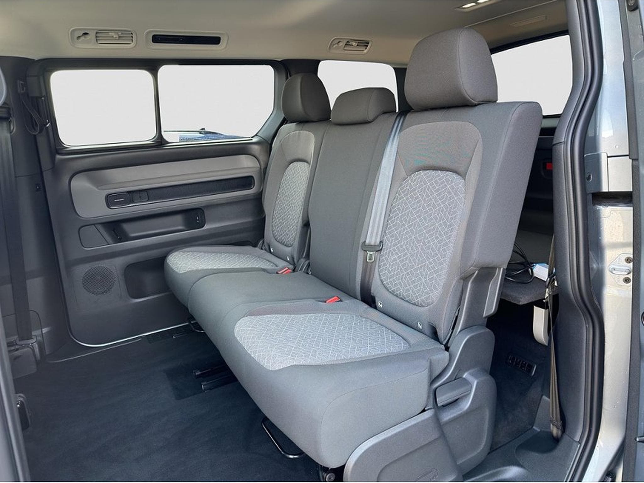 VW ID.Buzz (2025) - Photo 17