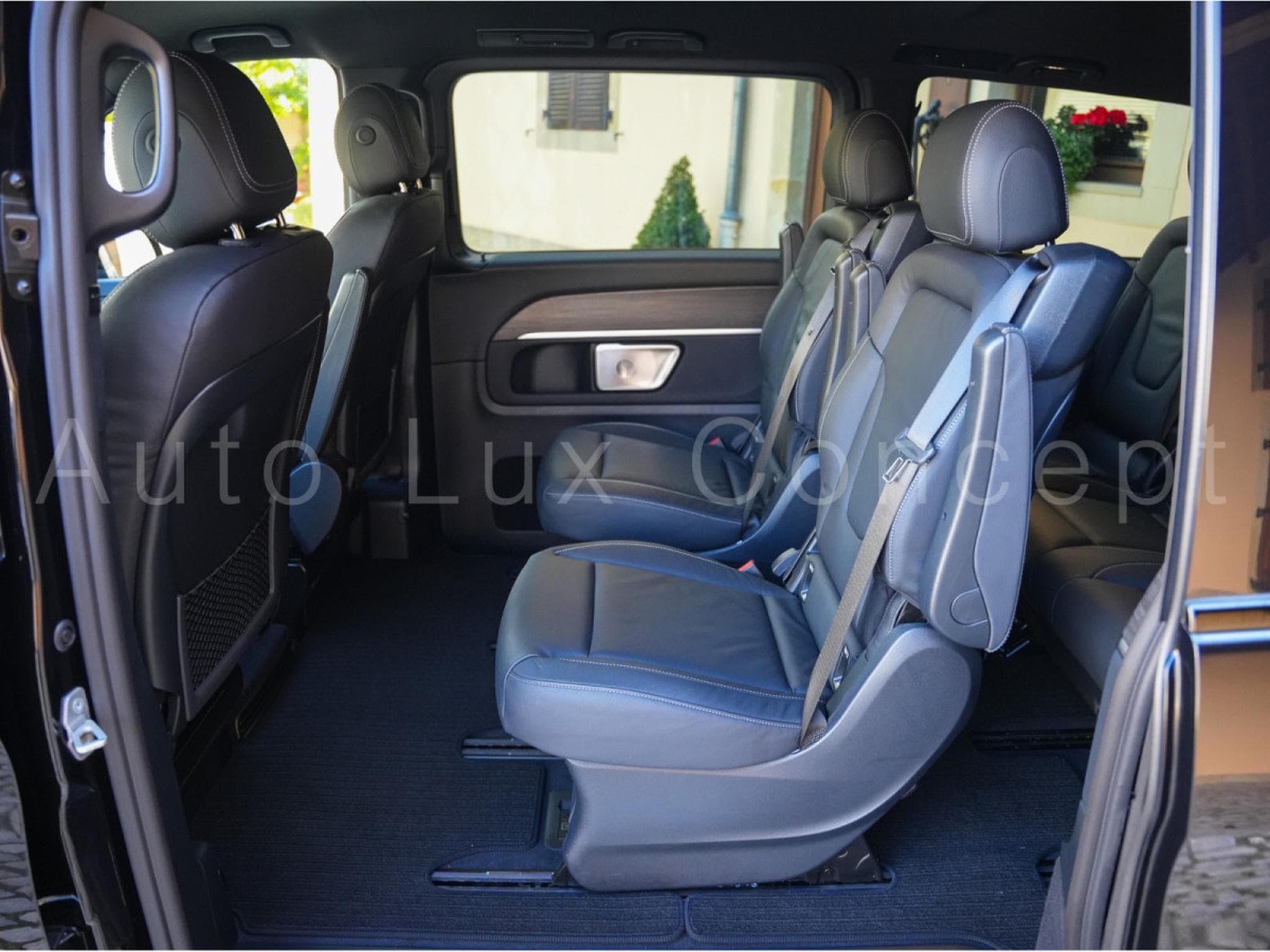 Mercedes V 300 d AMG Line L2 (2025) - Photo 17