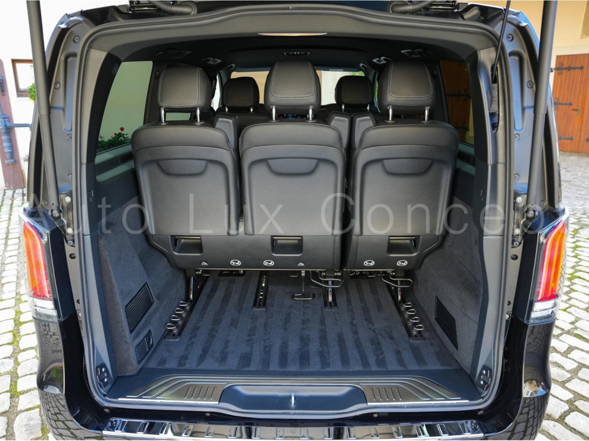 Mercedes V 300 d AMG Line L2 (2025) - Photo 30