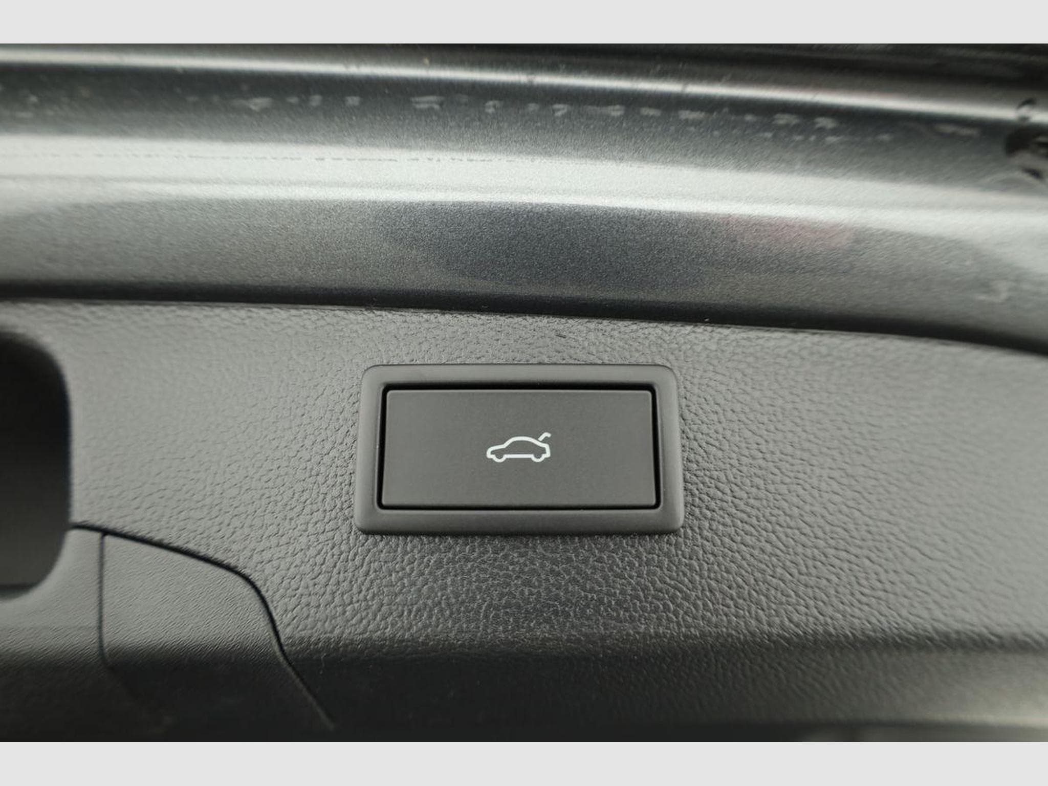 VW Passat Variant 2.0 TDI 142 kW 4Motion R-Line (2026) - Photo 12