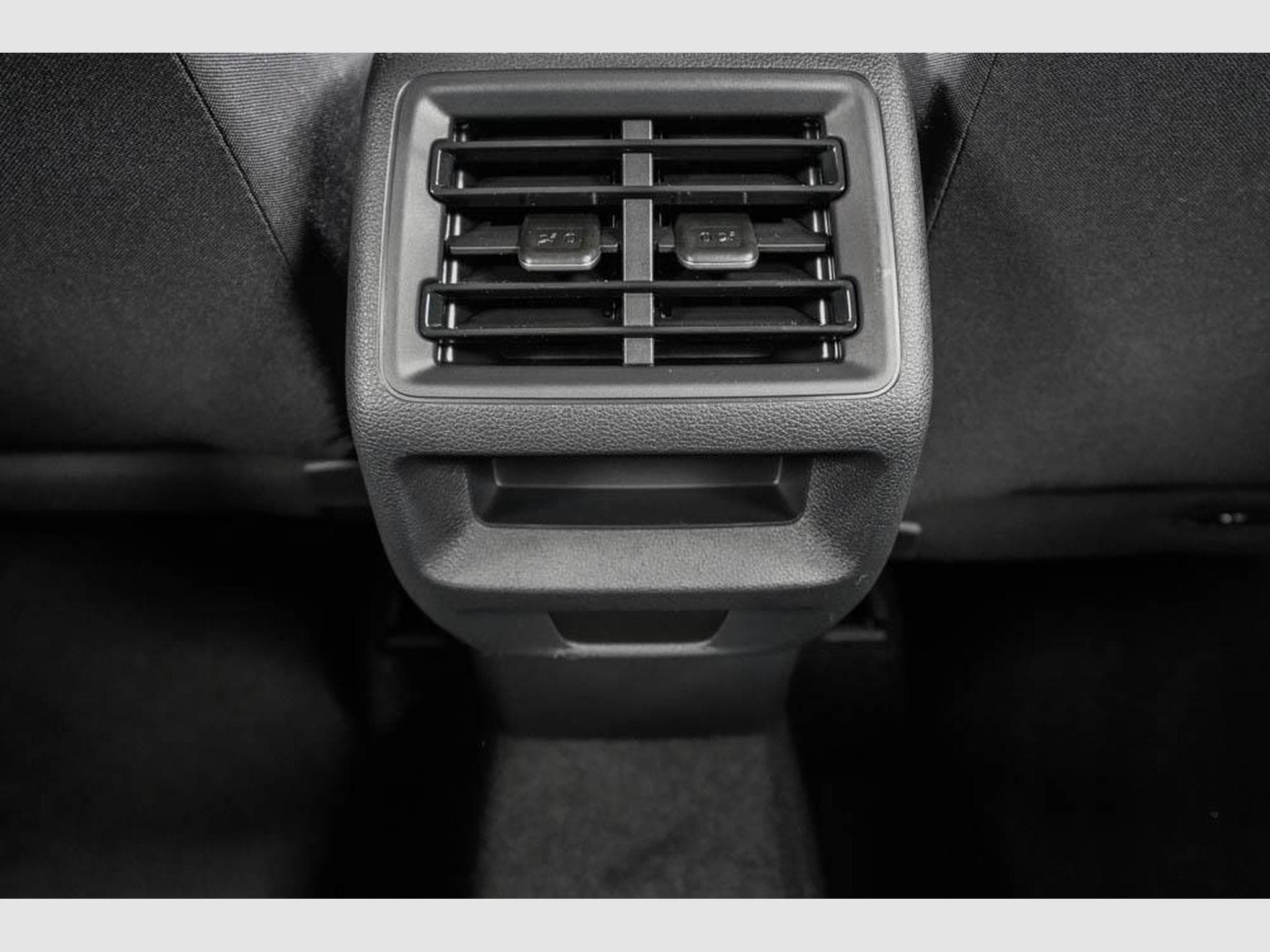 VW Tiguan 1,5 eTSI DSG (2026) - Photo 18