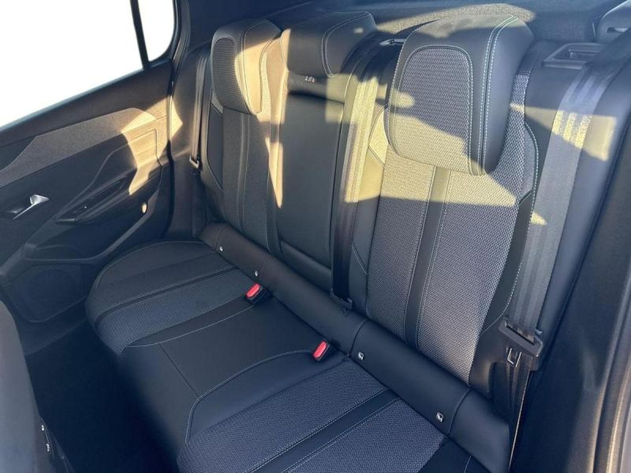 PEUGEOT 308 1.2 PureTech 130ch S&S Allure (2024) - Photo 7