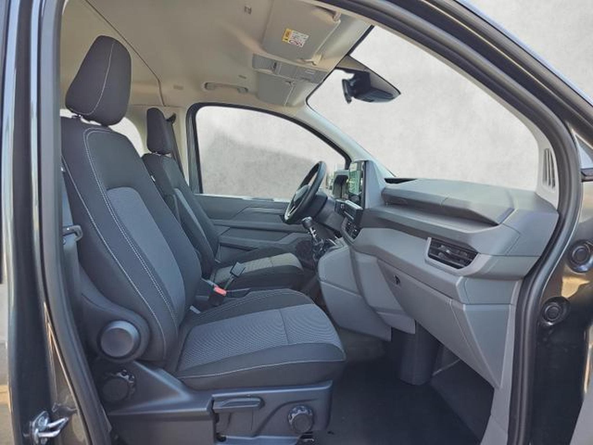 VW T7 2.0 TDI 81 kW LR (2025) - Photo 10