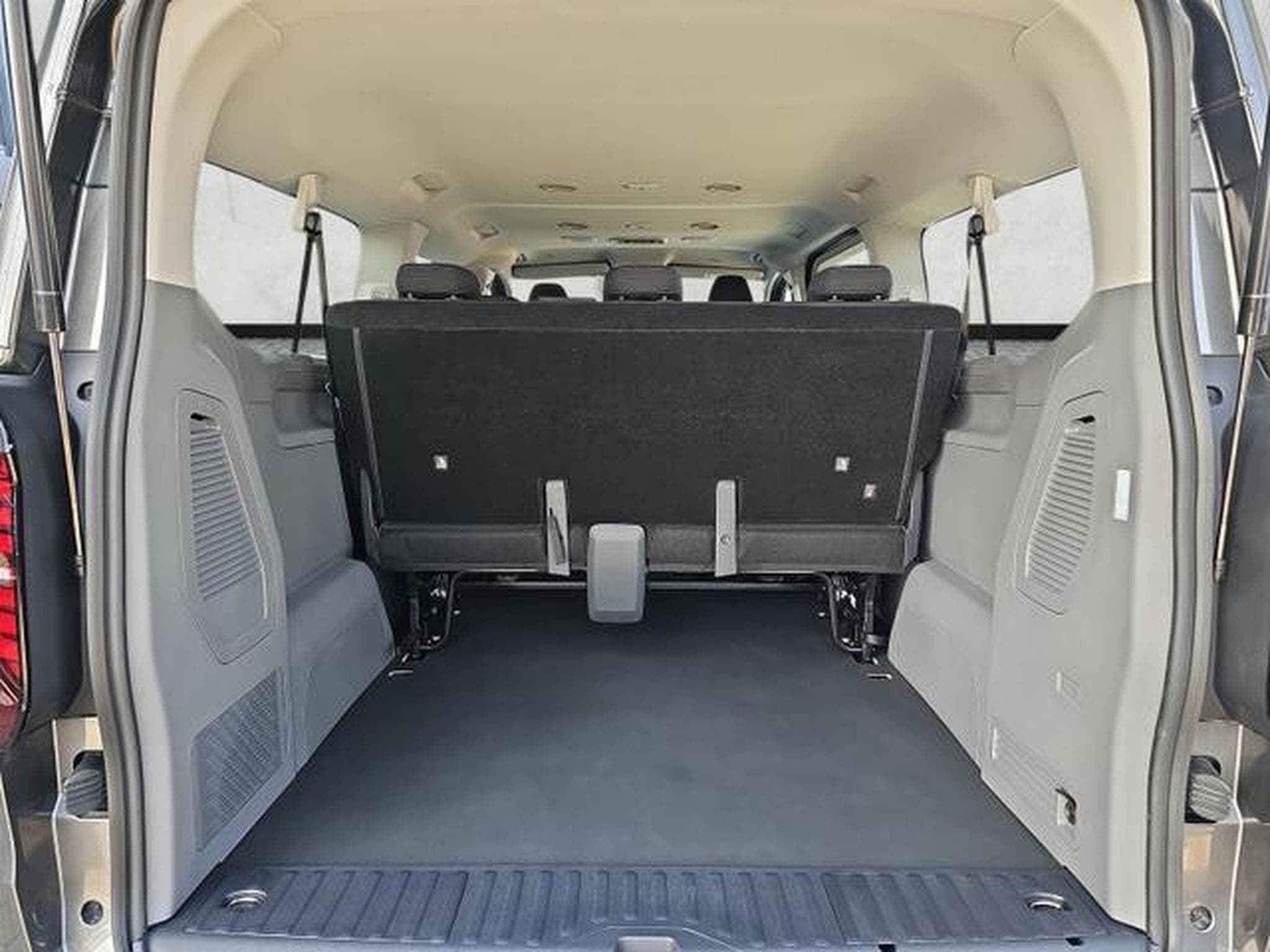 VW T7 2.0 TDI 81 kW LR (2025) - Photo 14