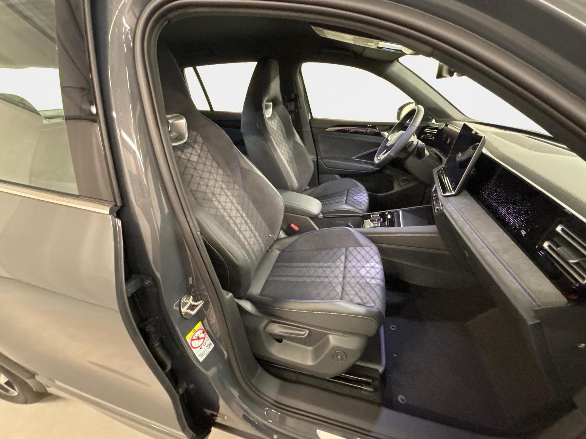 VW Tiguan R-Line (2026) - Foto 21