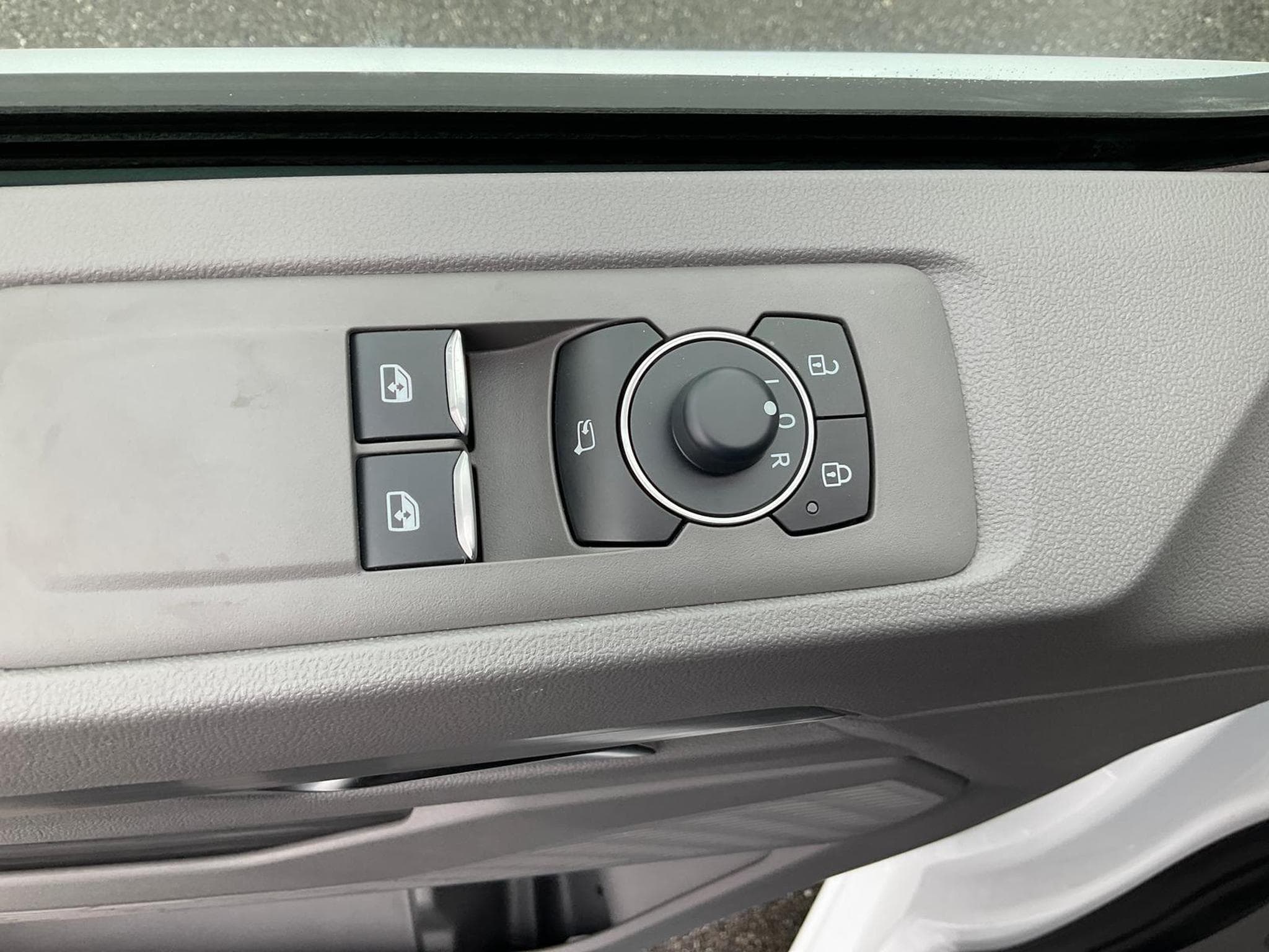 VW T7 2.0 TDI 125 kW LR (2026) - Photo 10