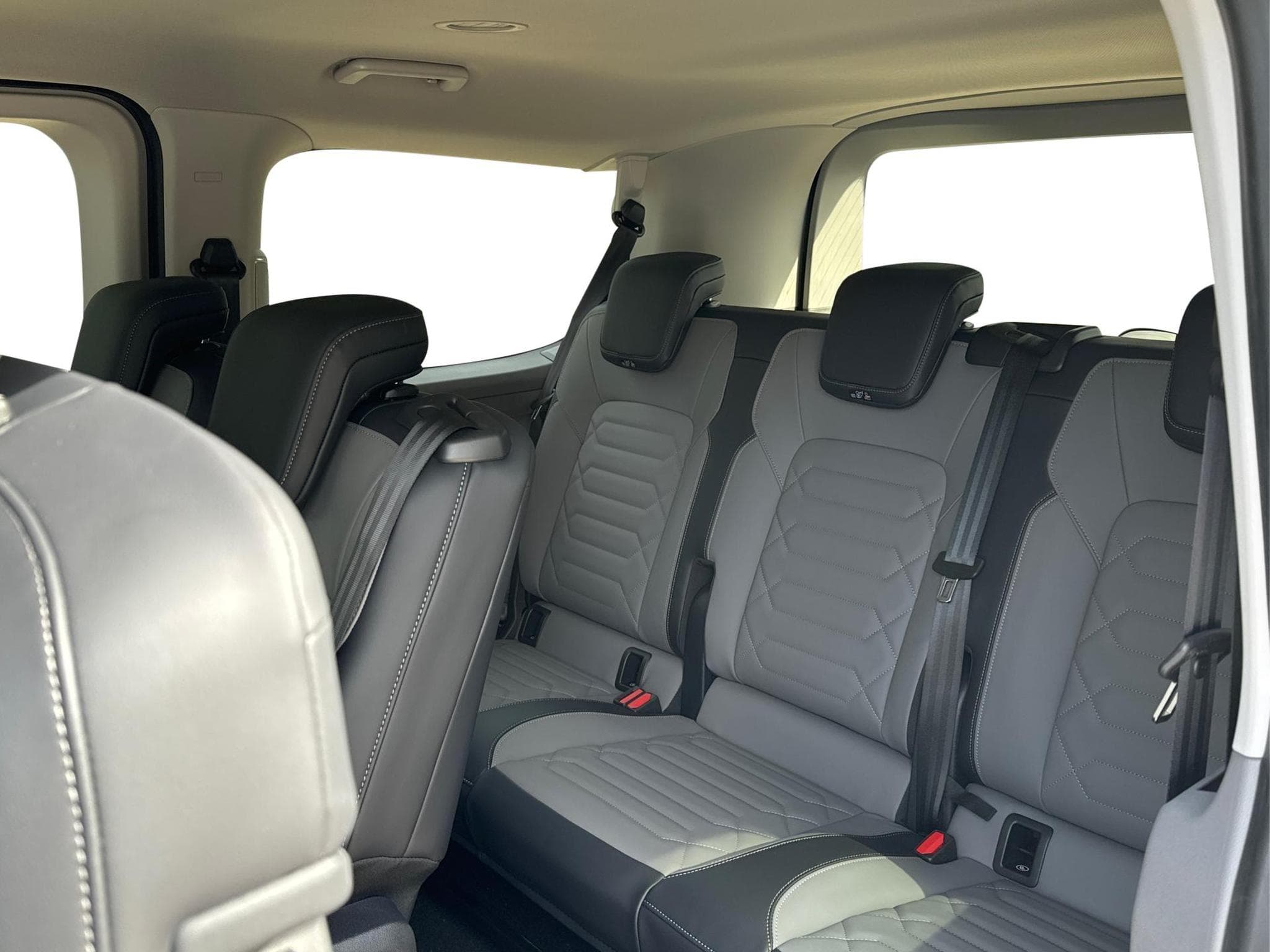 VW T7 Style (2026) - Photo 17