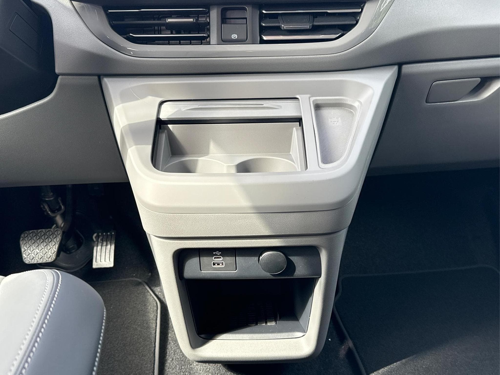 VW T7 Style (2026) - Photo 19