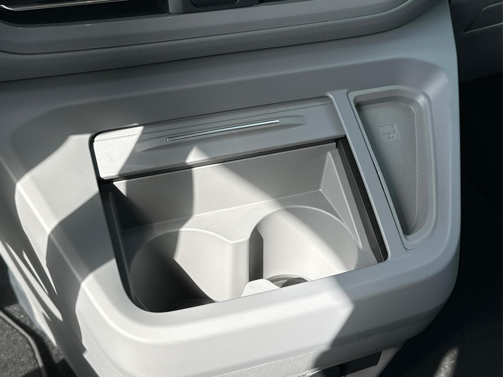 VW T7 Style (2026) - Photo 23