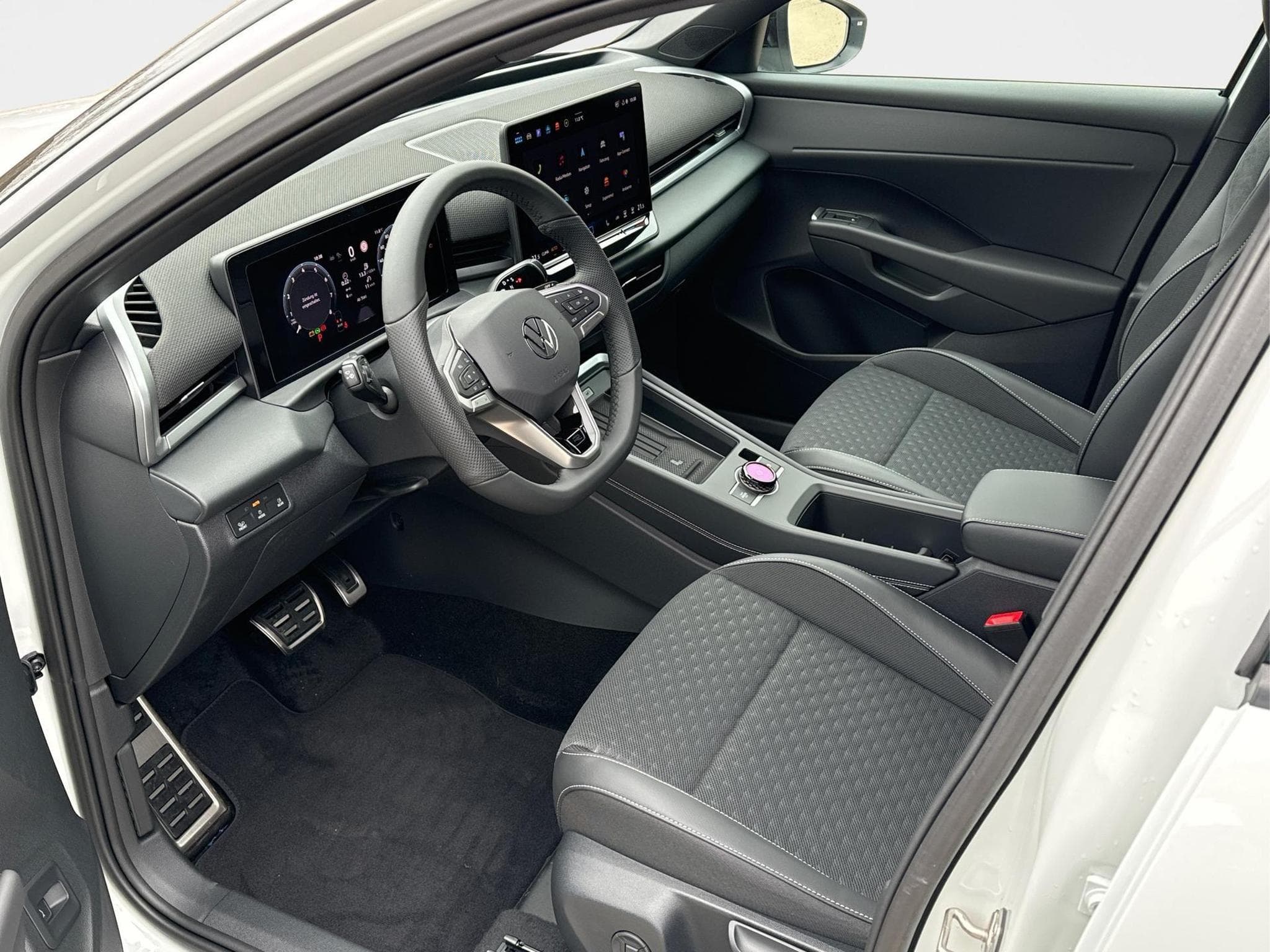 VW T-Roc R-Line (2026) - Photo 9