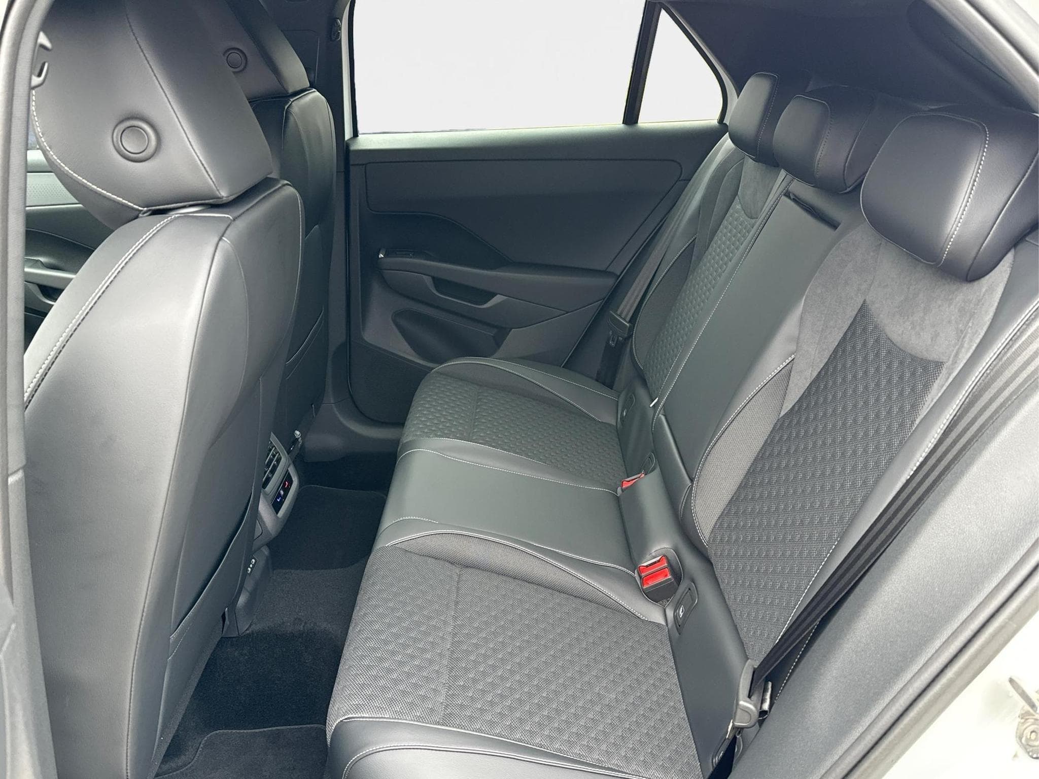 VW T-Roc R-Line (2026) - Photo 18