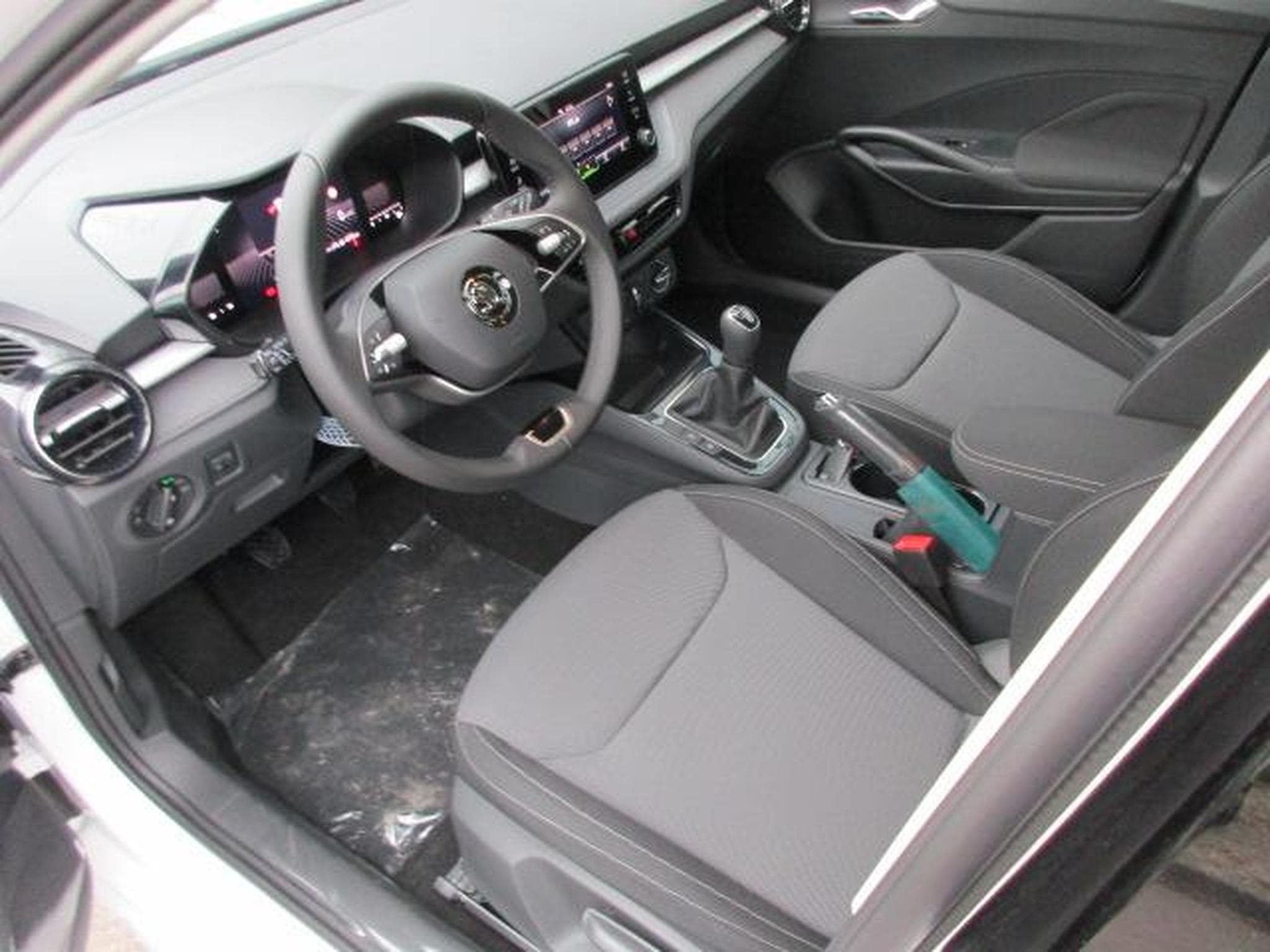 Skoda Fabia Selection 1.0 TSI (2024) - Photo 13