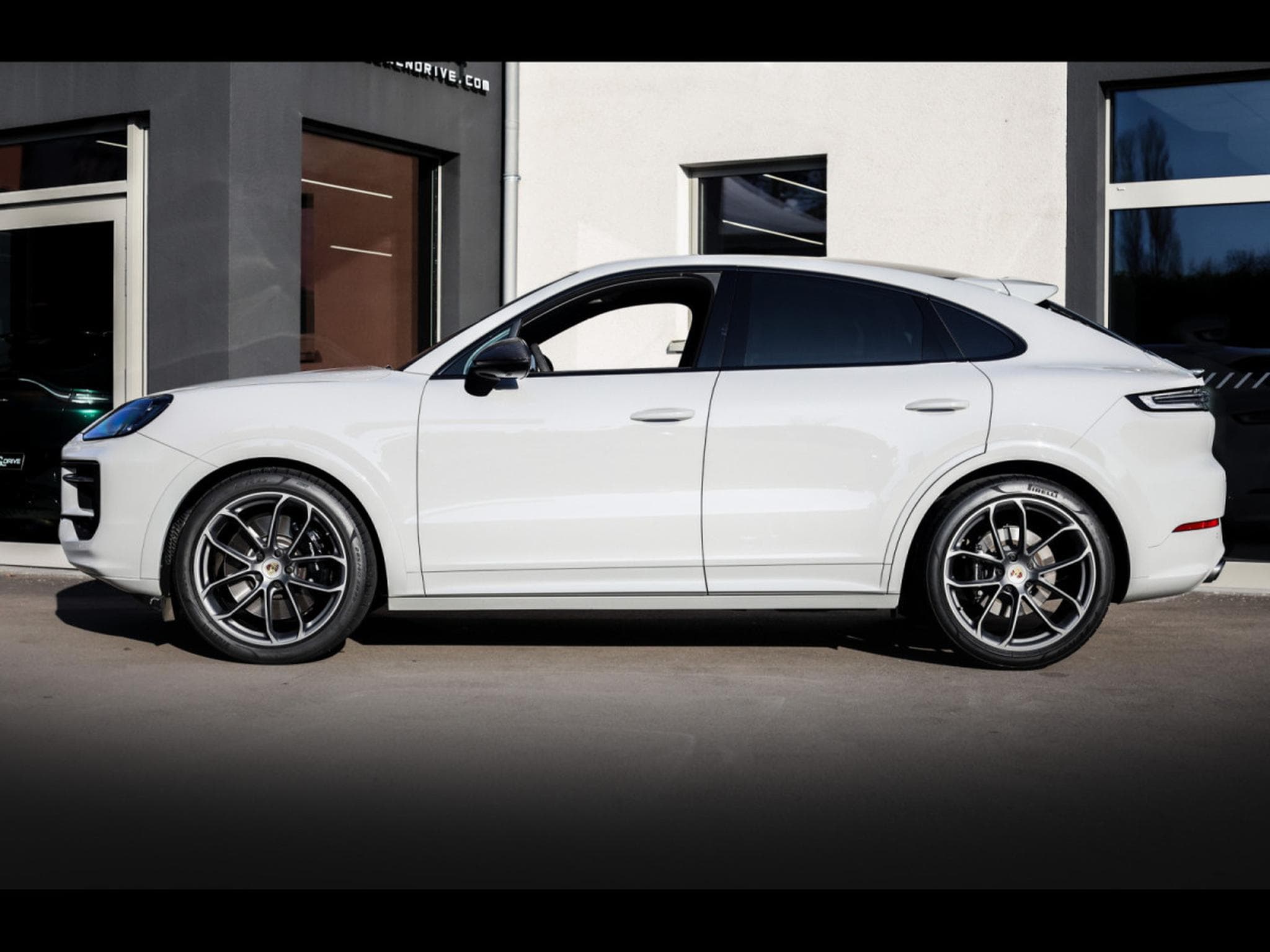 Porsche Cayenne S COUPE PACK SPORT ALLÉGÉ CARBONE - CRAYON (2023) - Photo 2