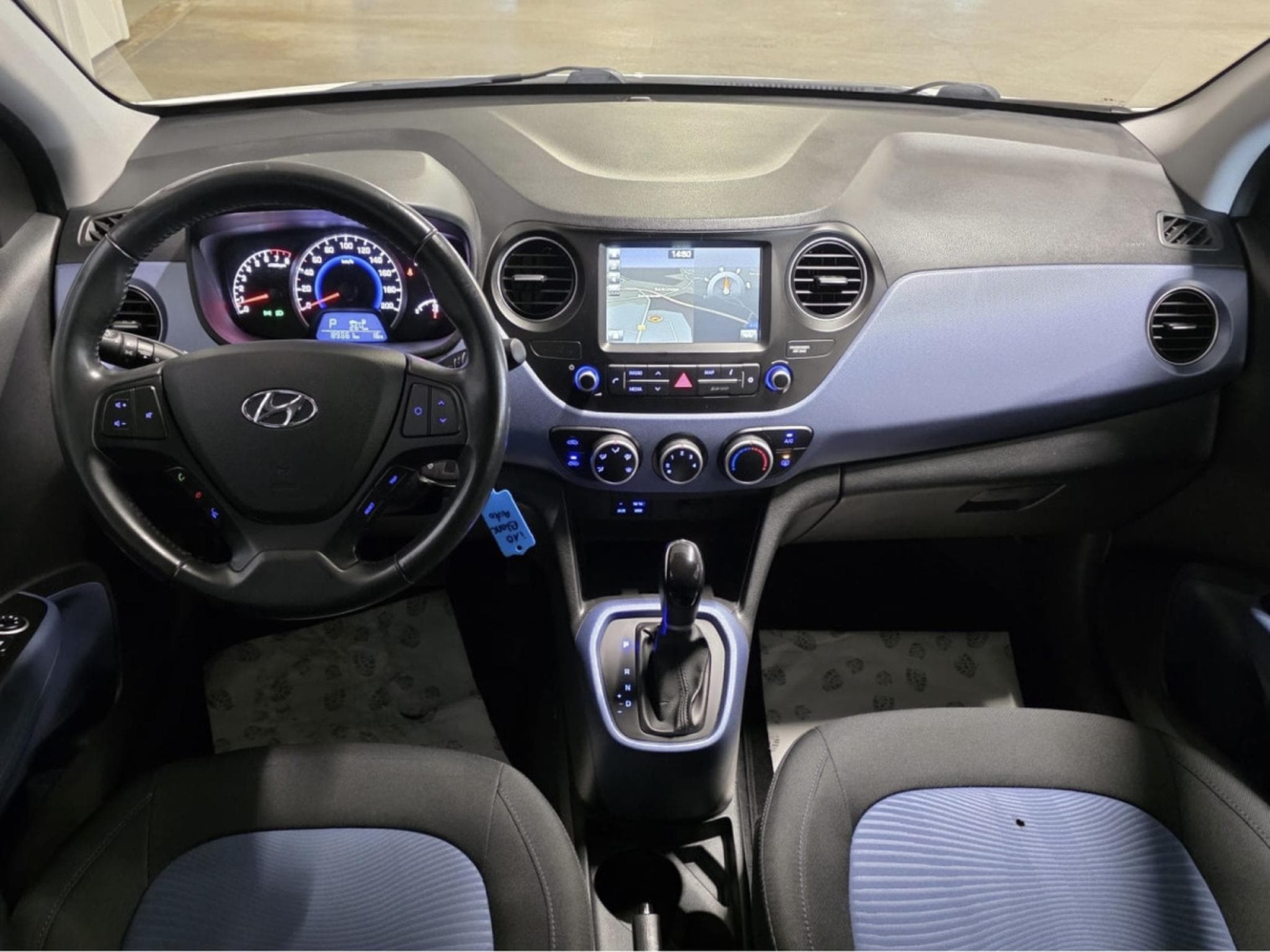 Hyundai i10 1.0 AUTO CLIM NAVI (2019) - Photo 6